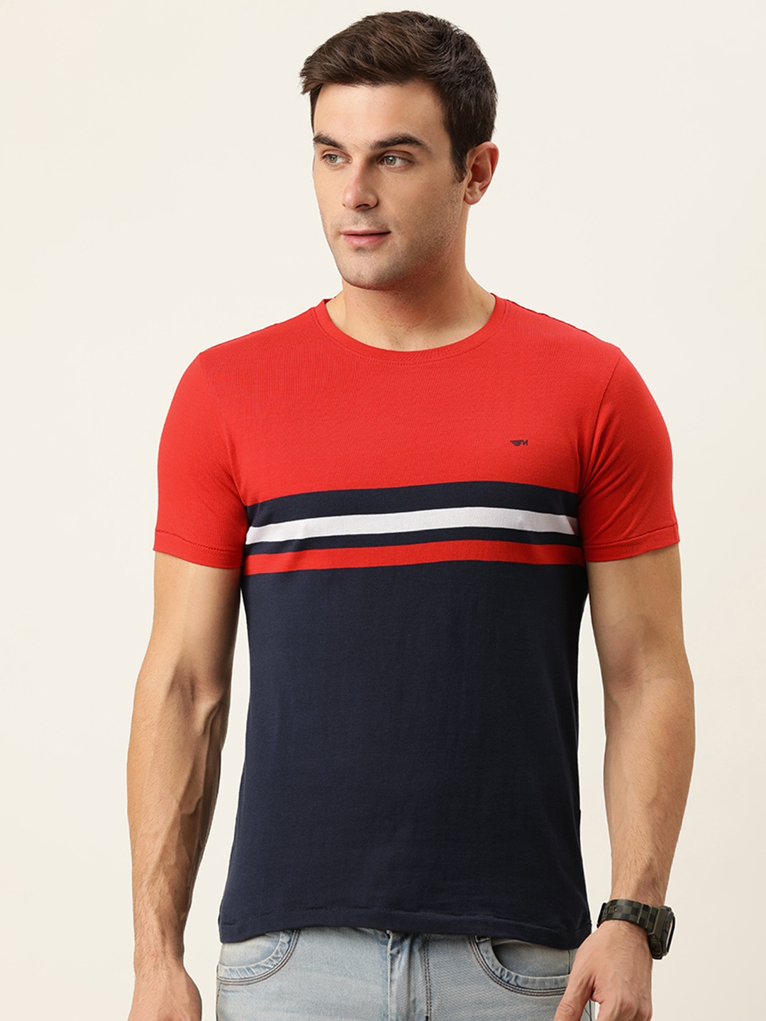 

Flying Machine Men Red & Navy Blue Colourblocked Pure Cotton Slim Fit T-shirt