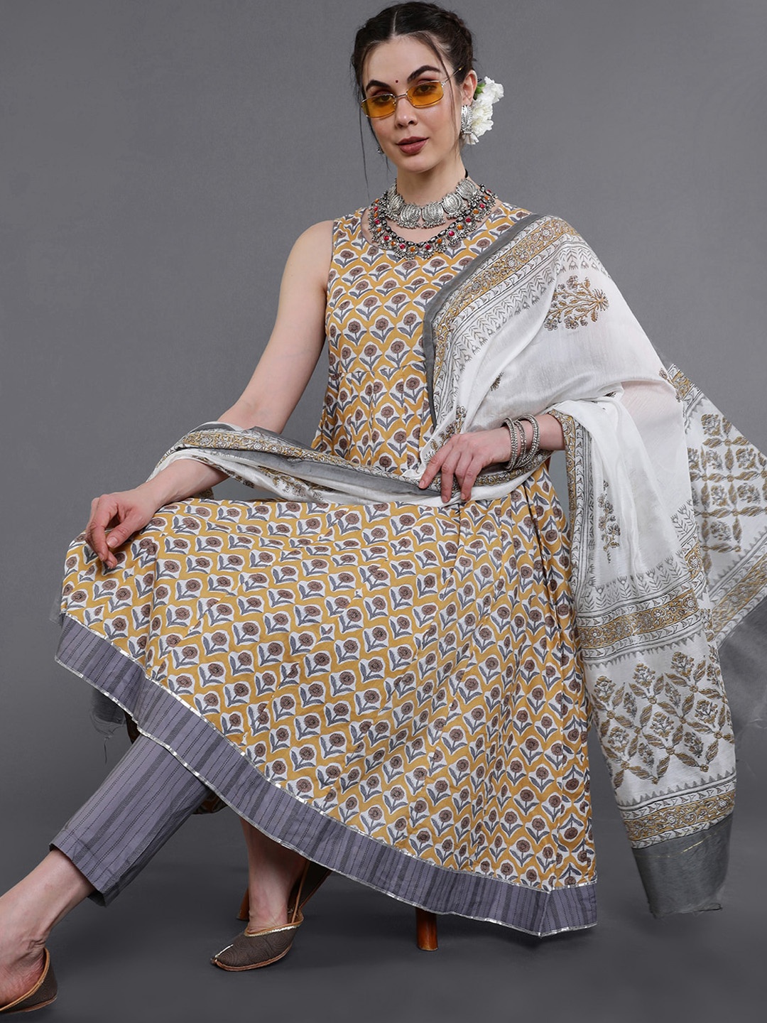 

saubhagya Women Yellow Printed Empire Pure Cotton Kurta with Trousers