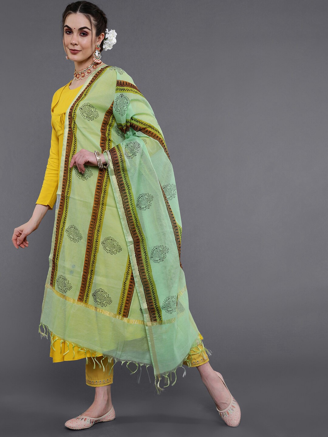 

saubhagya Green & Black Ethnic Motifs Printed Dupatta