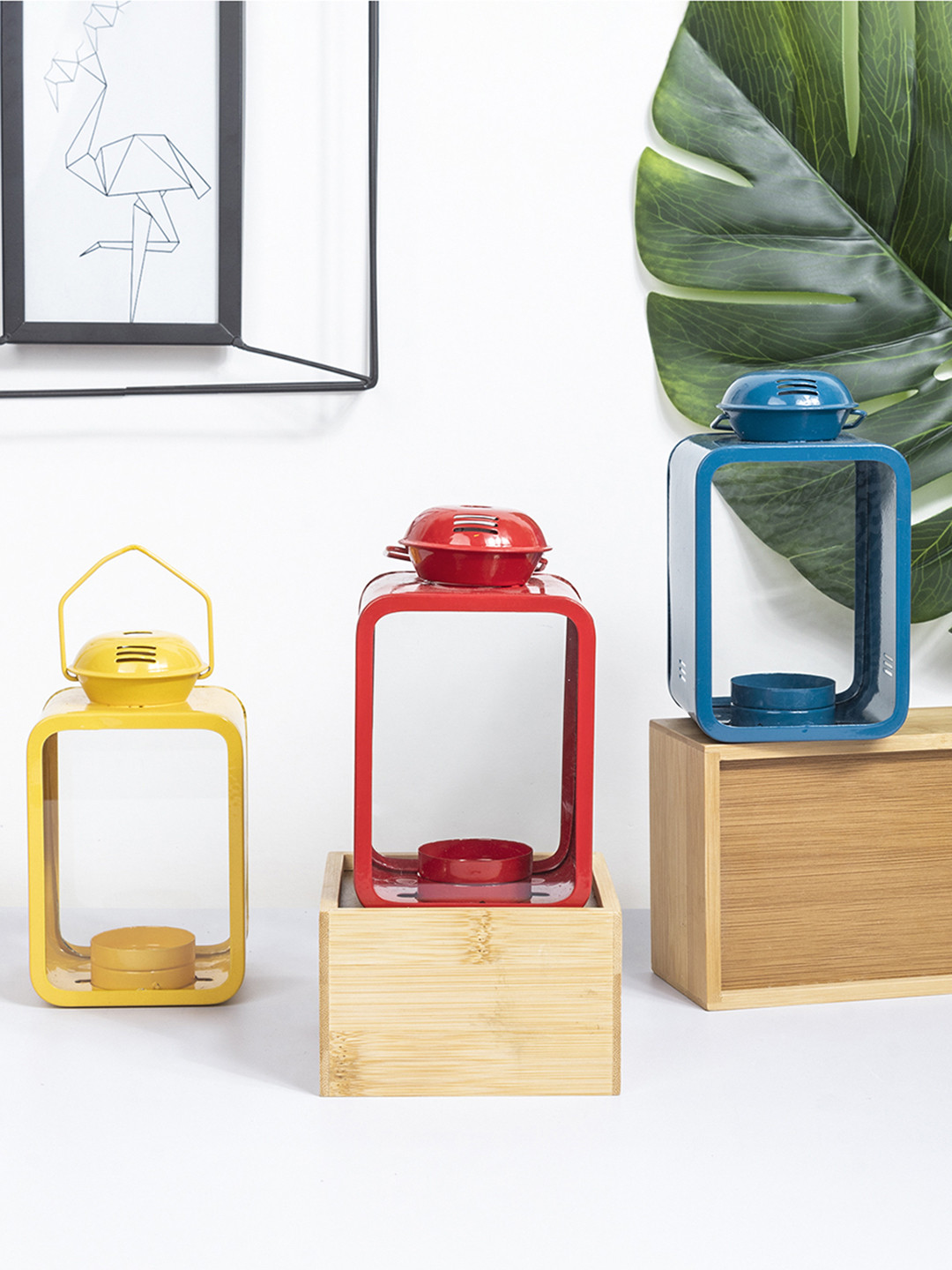 

MARKET99 Set Of 3 Lantern Tea-Light Holders, Red