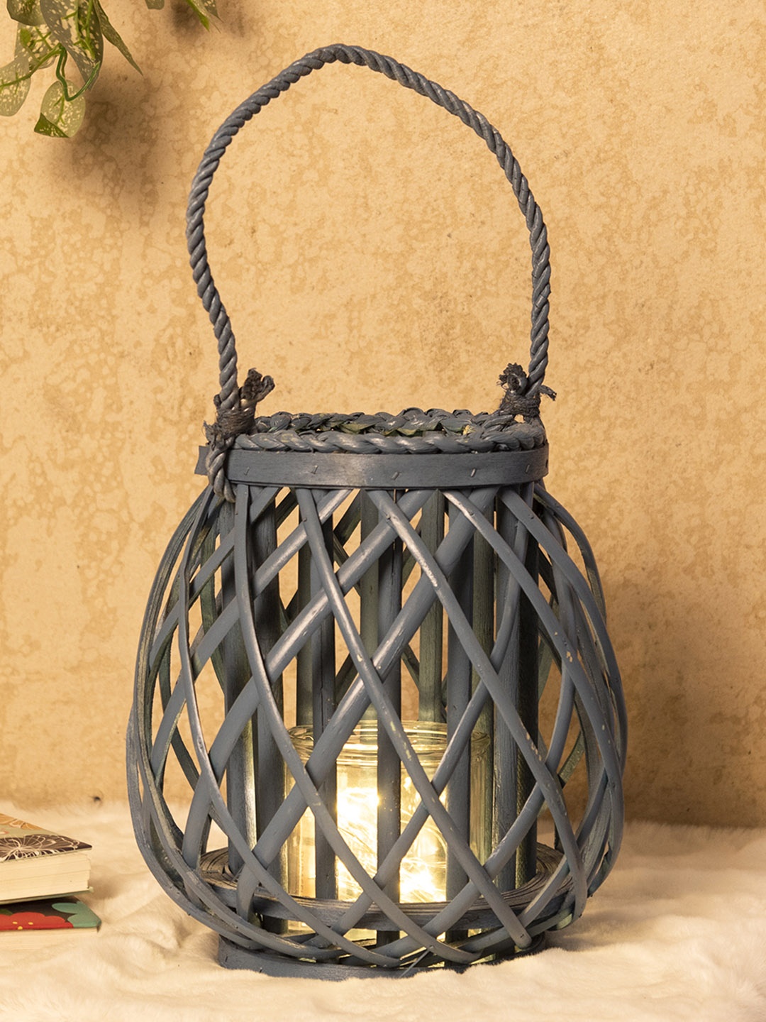 

MARKET99 Blue Lantern Willow Candle Holder