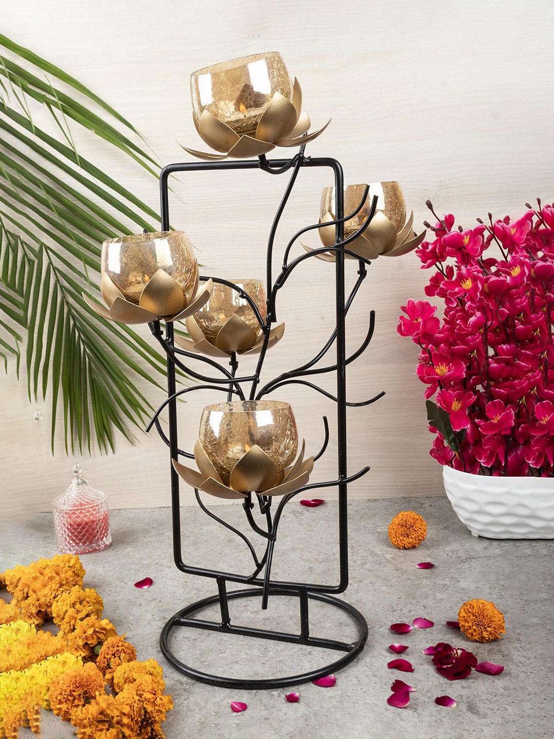 

MARKET99 Black & Gold-Toned Lotus Stand With 5 Votive Candle Holders