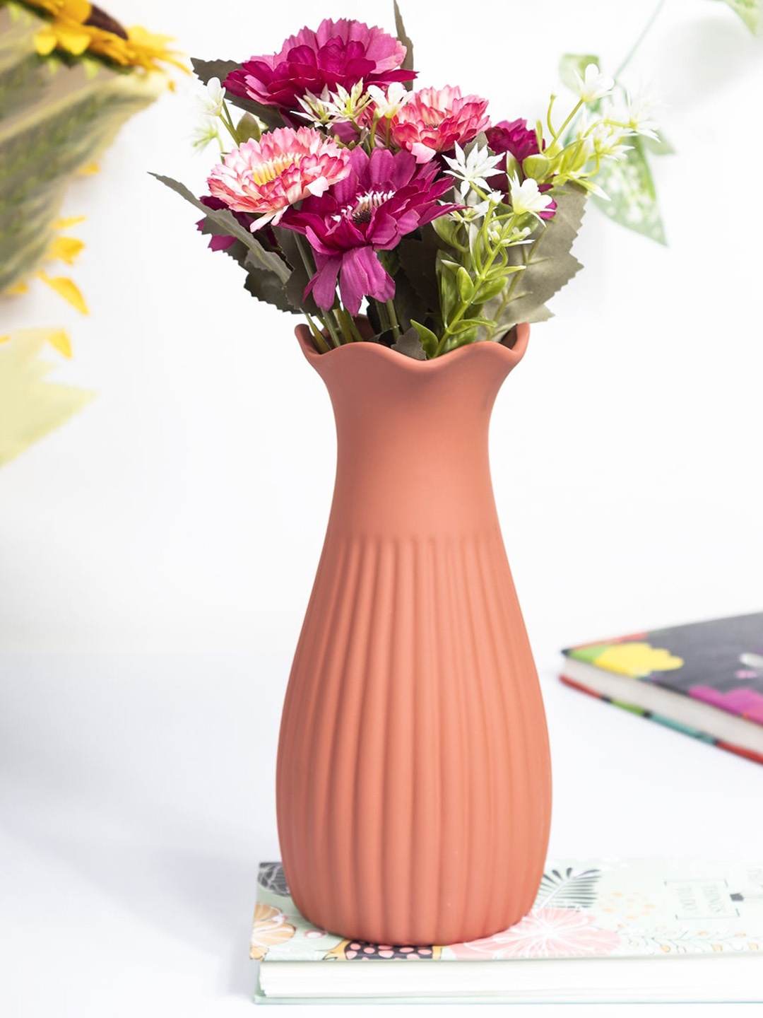 

MARKET99 Burgundy Textured Ceramic Flowe Vase