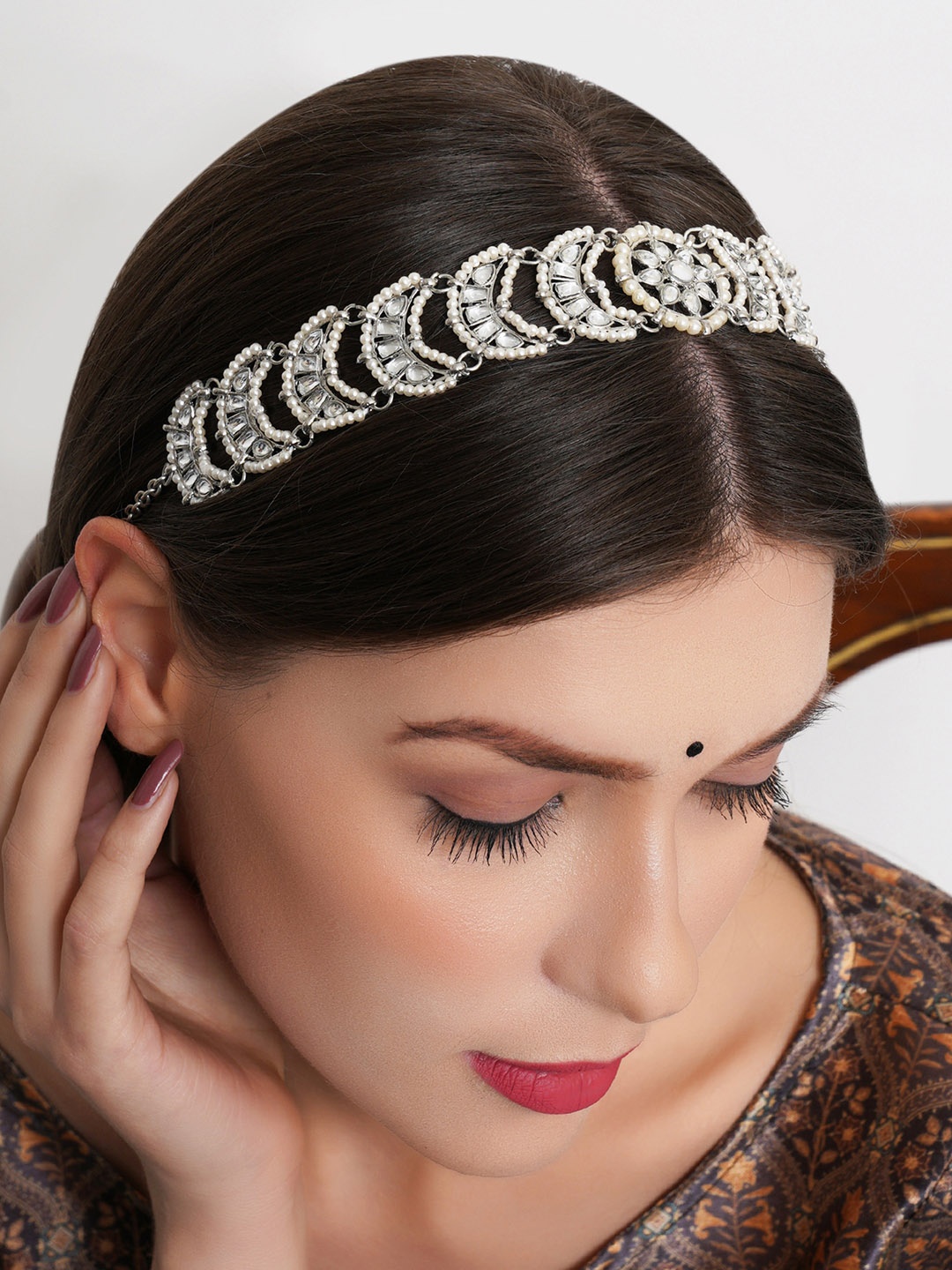 

KARATCART Women Silver-Toned Embellished Hairband