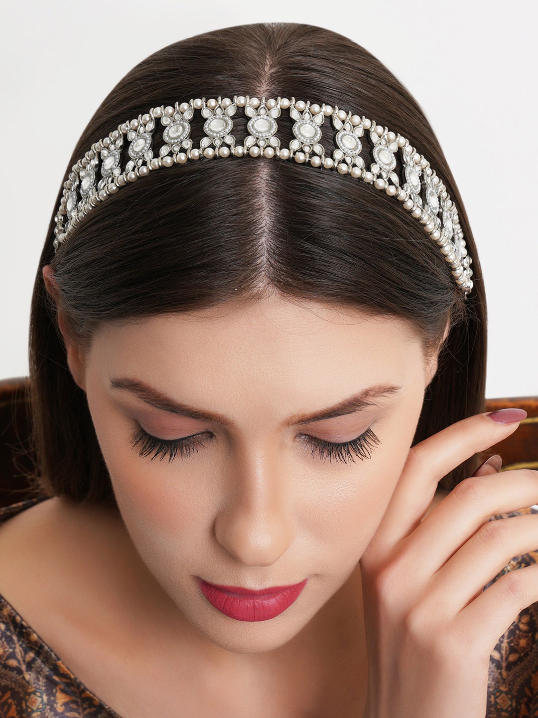 

KARATCART Women Silver-Toned Embellished Hairband