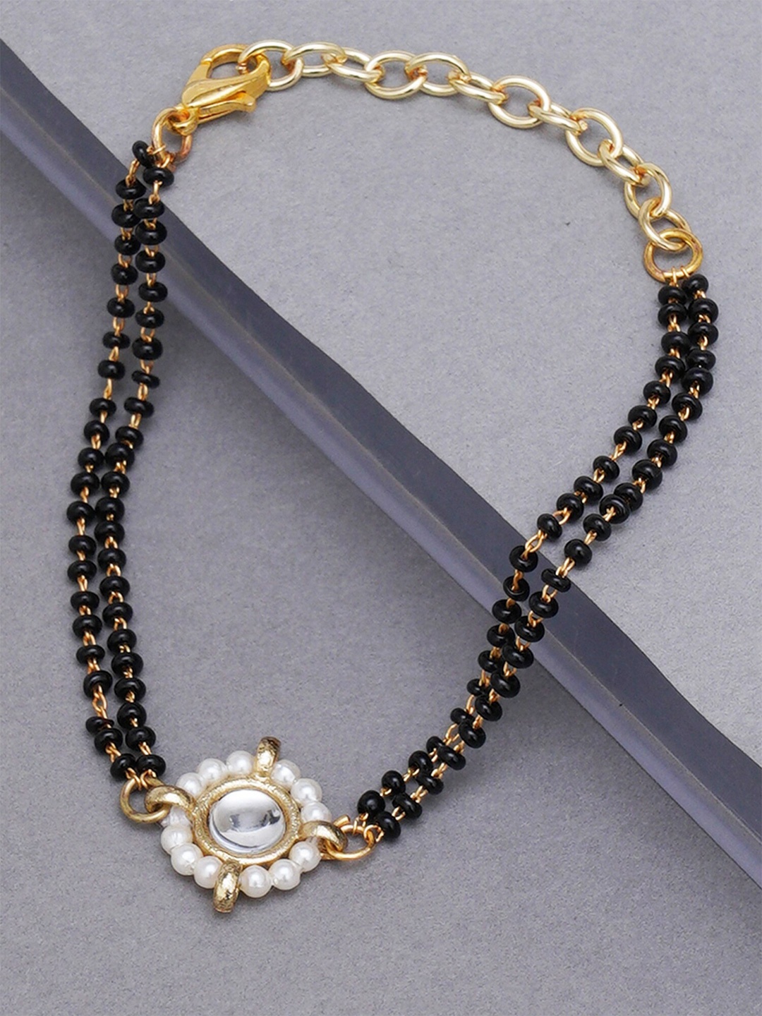 

KARATCART Women Gold-Toned & Black Kundan Gold-Plated Charm Bracelet