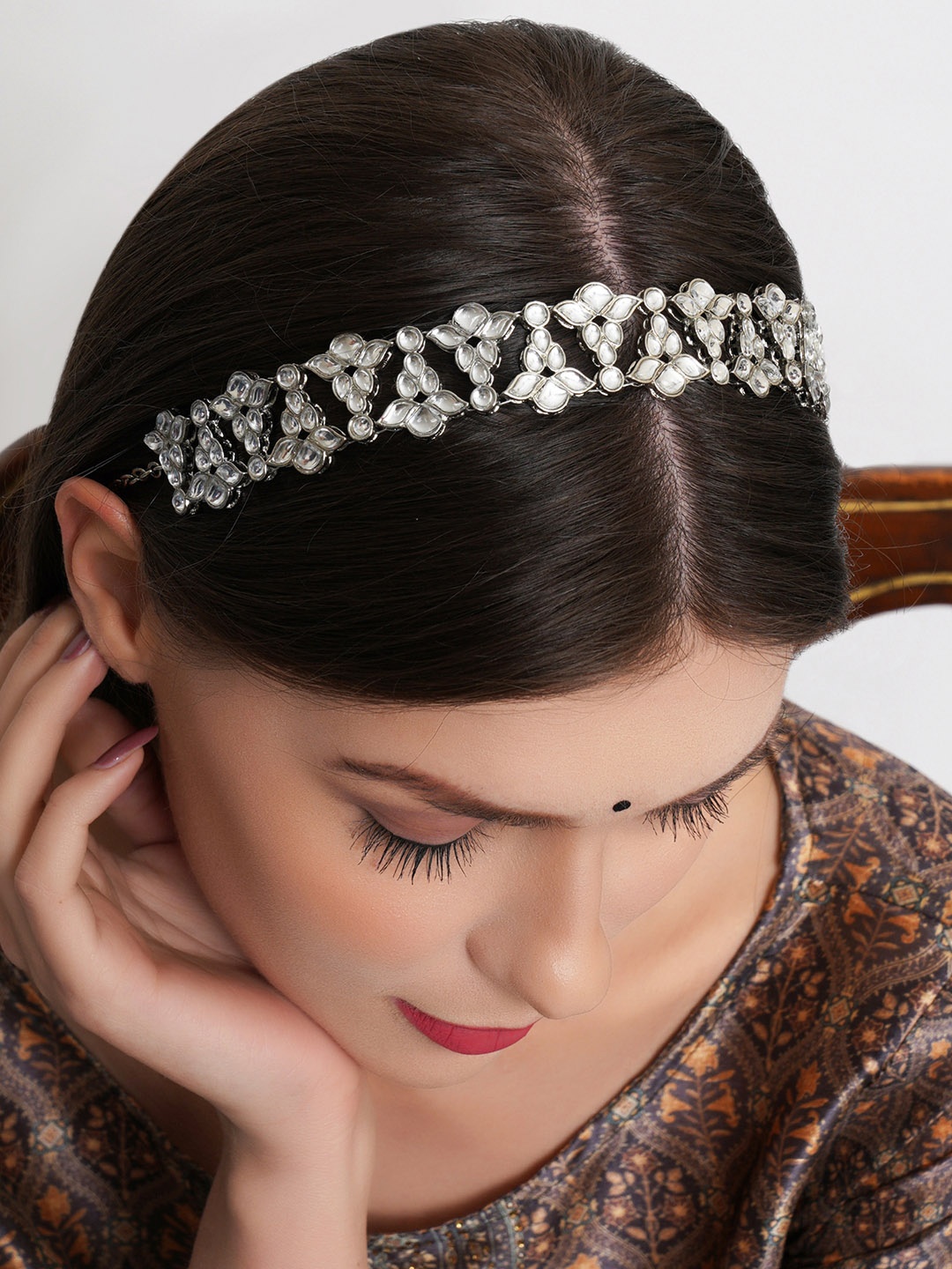 

KARATCART Women Silver-Toned Oxidised Kundan Hairband