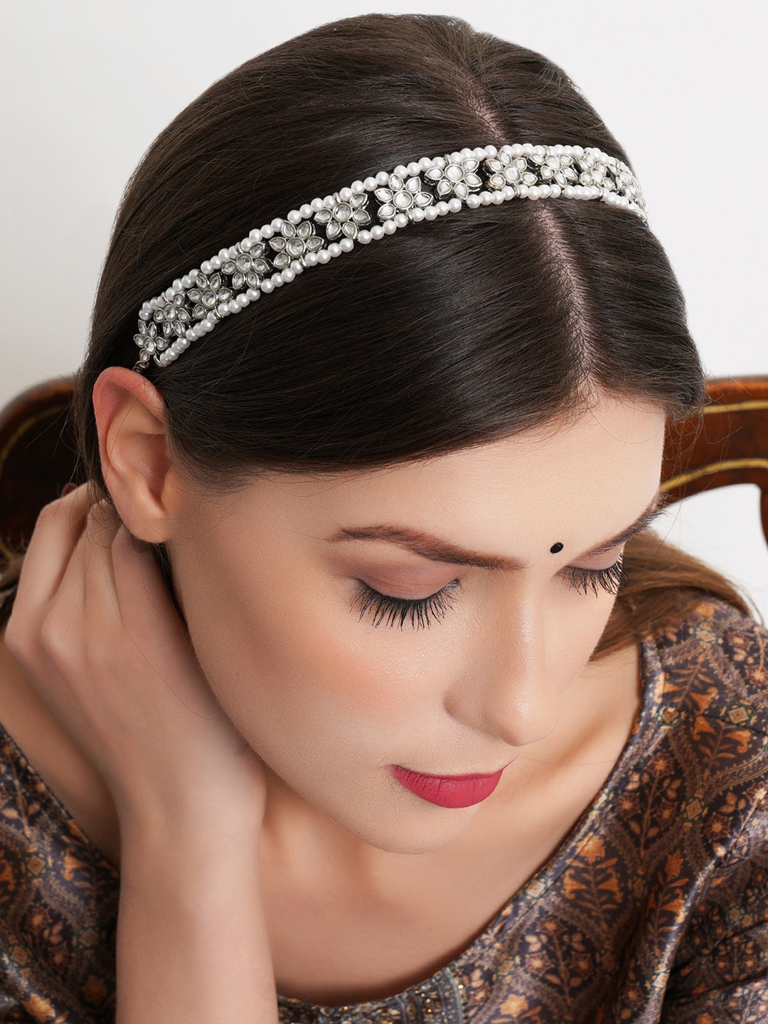 

KARATCART Women Silver-Toned Embellished Hairband