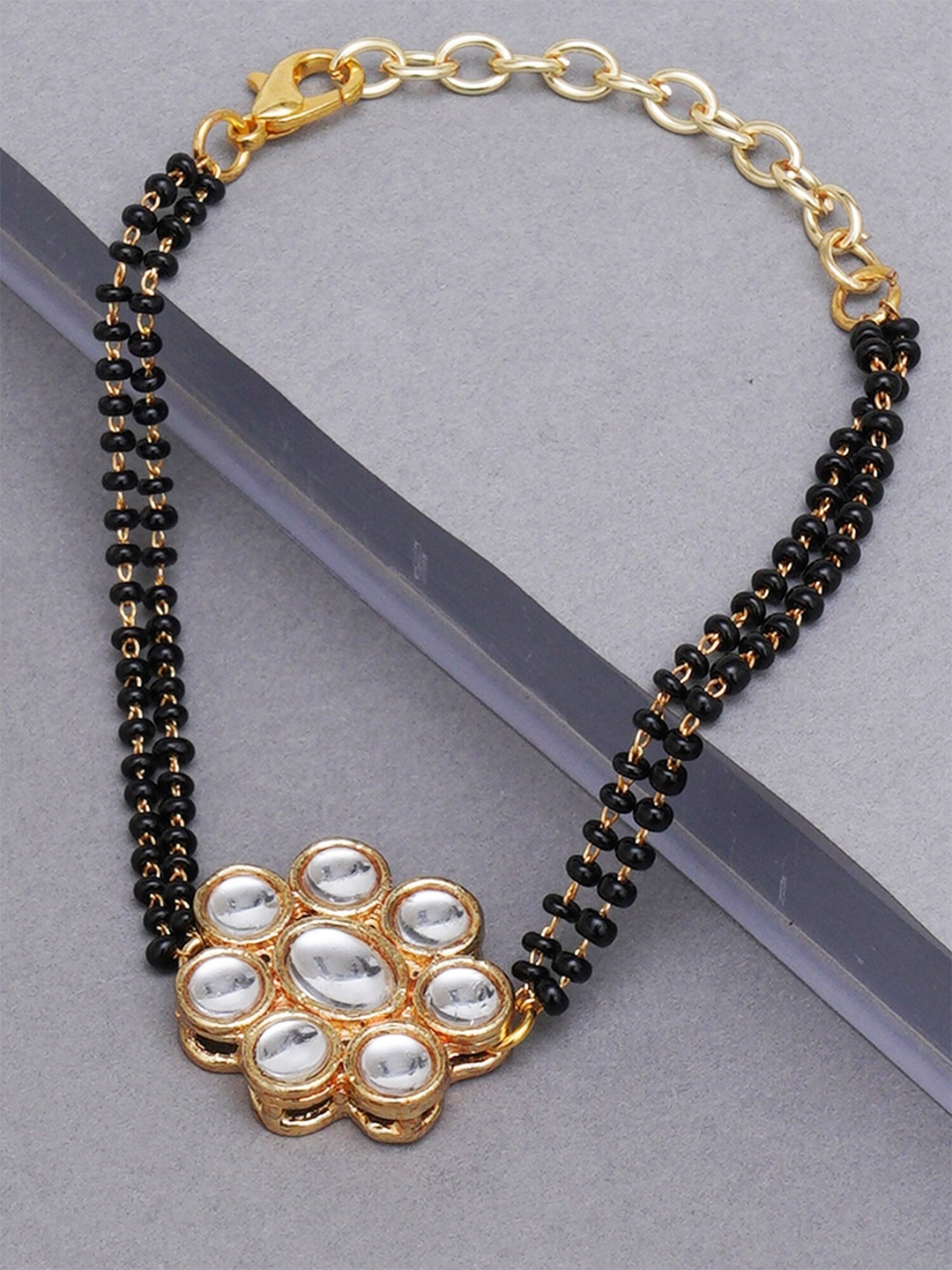

KARATCART Women Gold-Toned & Black Kundan Handcrafted Gold-Plated Charm Bracelet