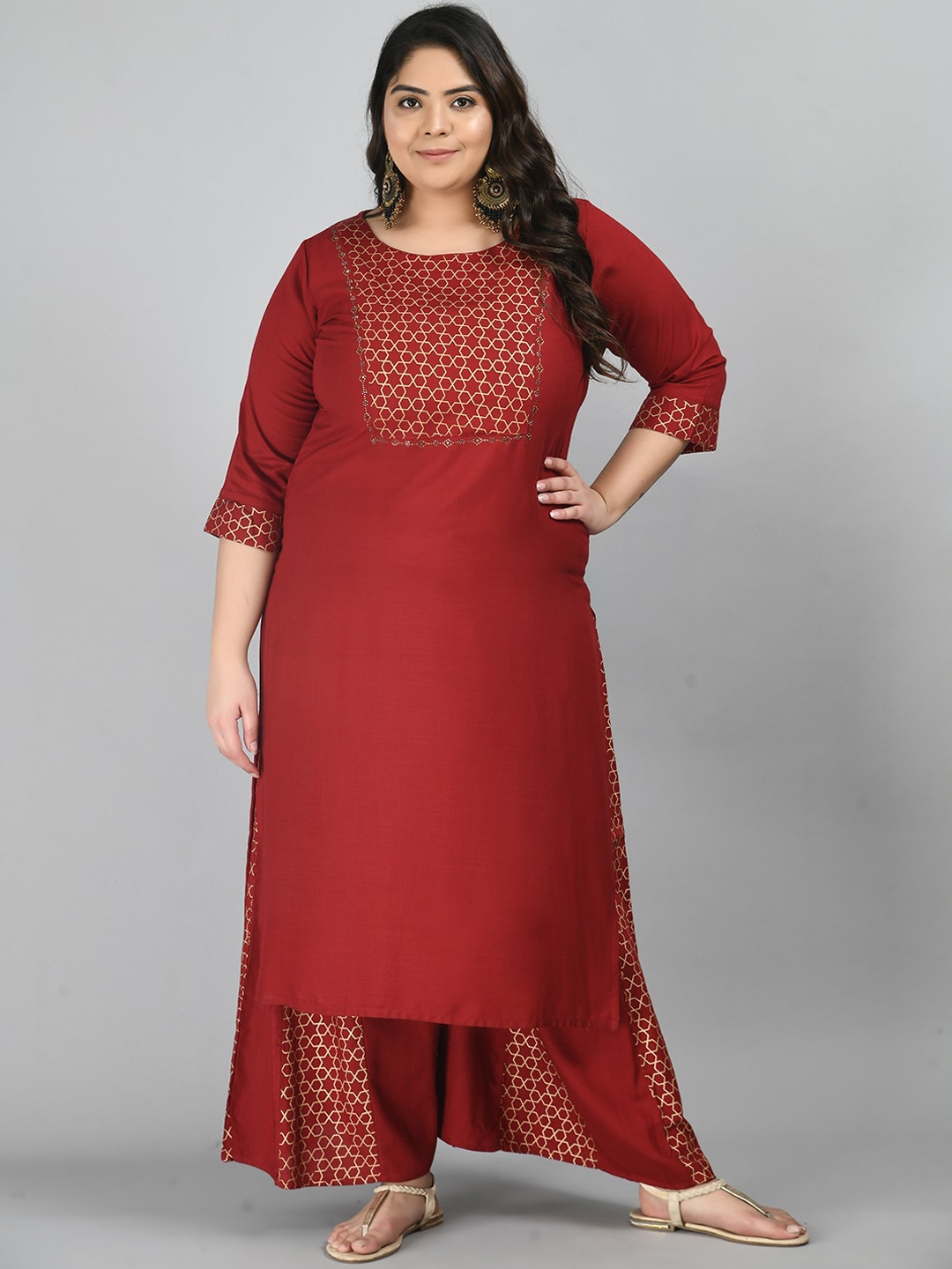 

PrettyPlus by Desinoor com Women Maroon Yoke Design Panelled Kurti with Palazzos