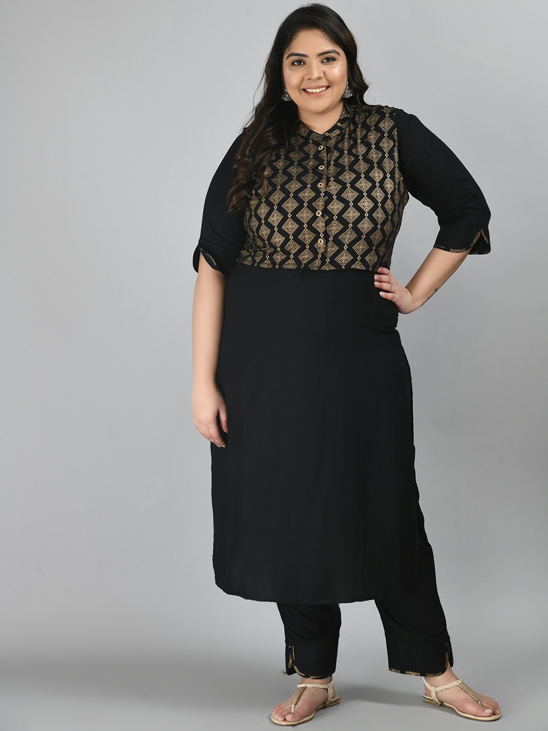

PrettyPlus by Desinoor.com Women Black Yoke Design Empire Kurta with Trousers