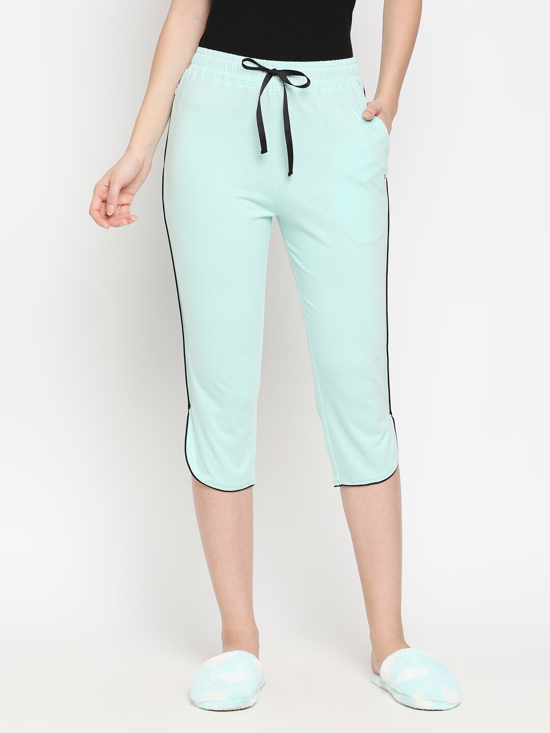 

XIN Women Green Pure Cotton Solid Capris