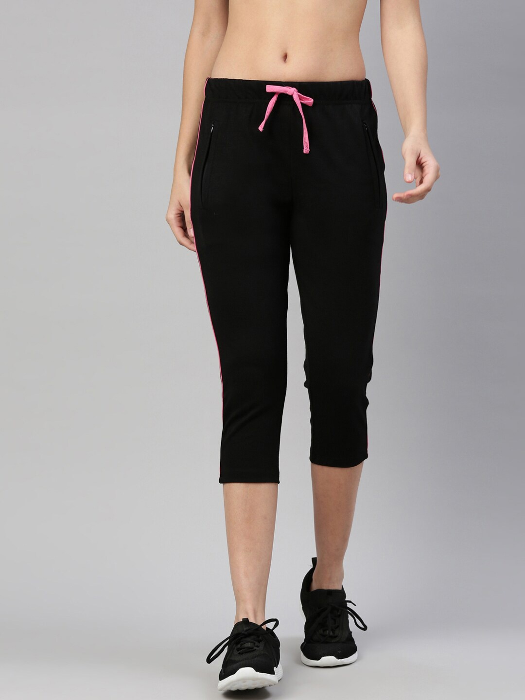 

GOLDSTROMS Women Black & Pink Solid Capris