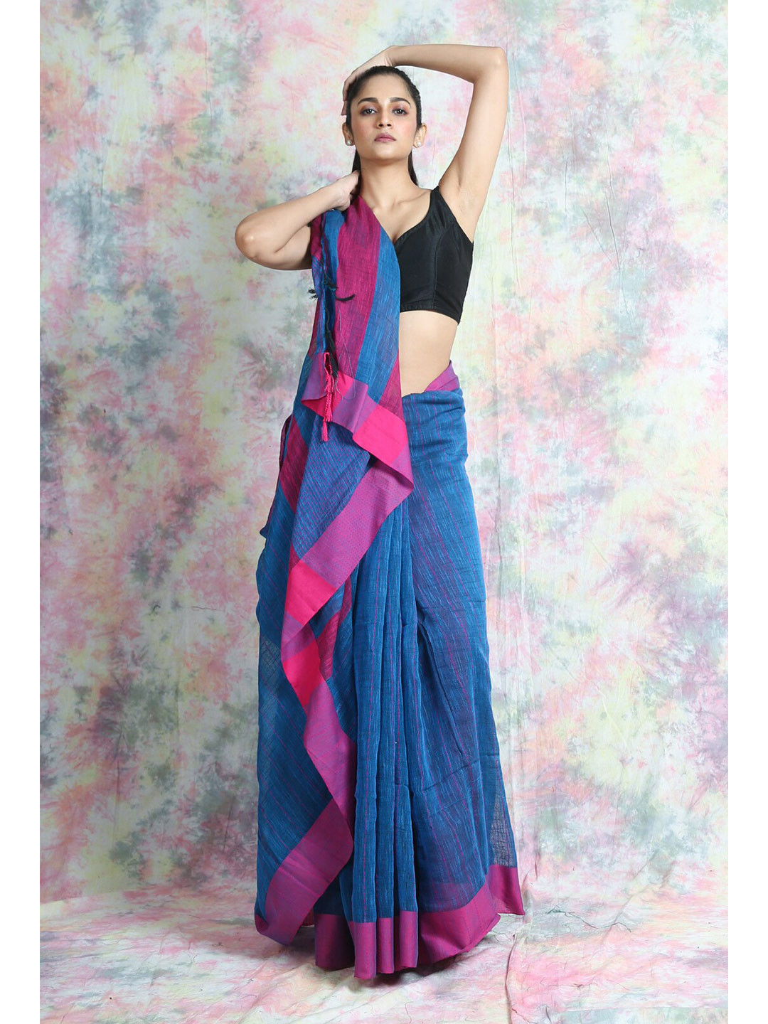 

Arhi Blue & Pink Solid Saree