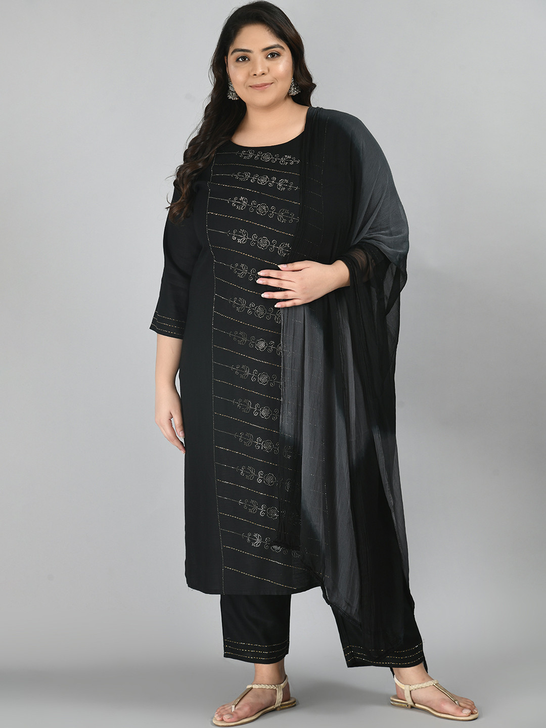 

PrettyPlus by Desinoor com Women Black Embroidered Empire Beads and Stones Kurti with Trousers & With