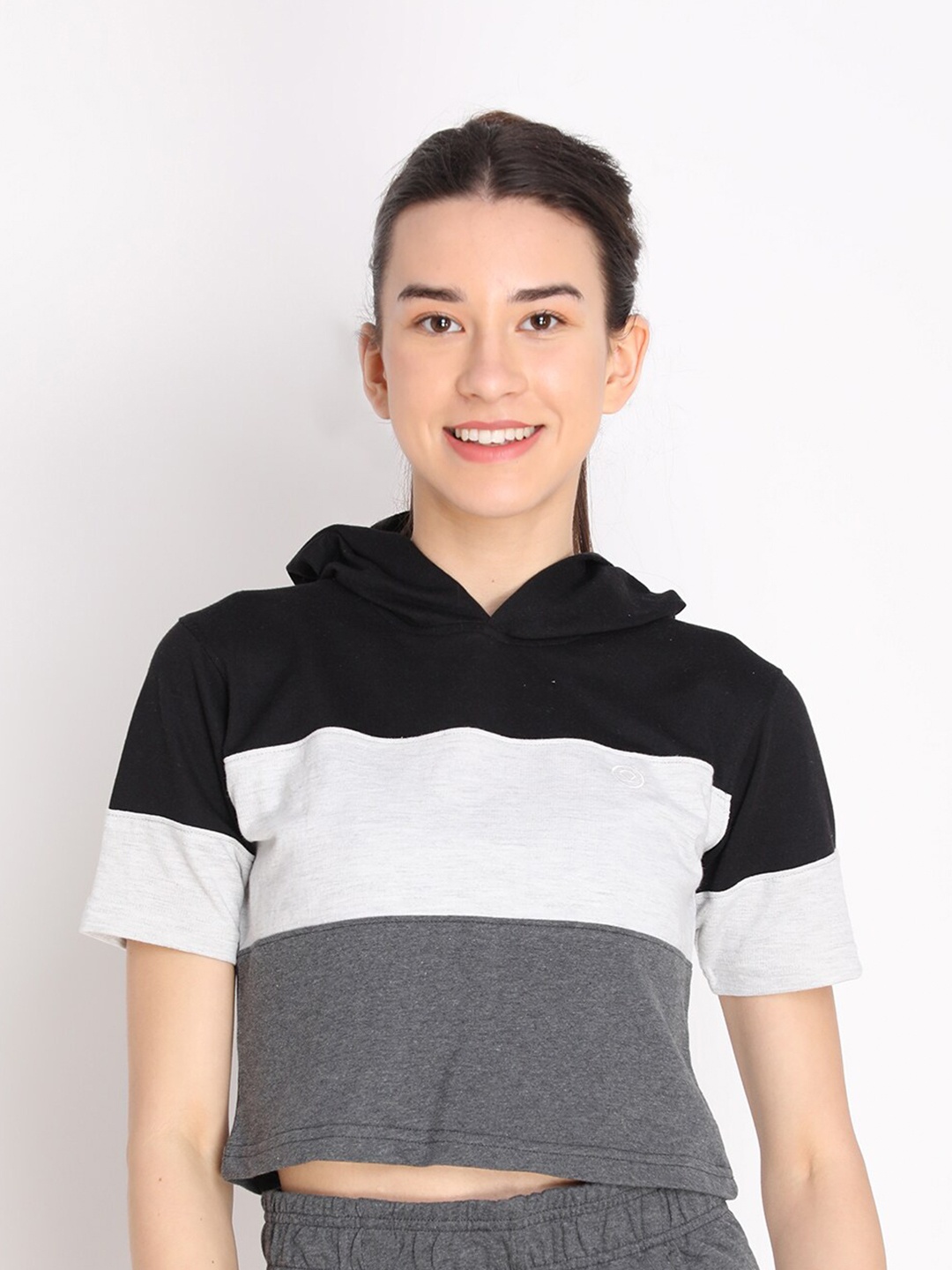 

CHKOKKO Black & Grey Colourblocked Crop Top