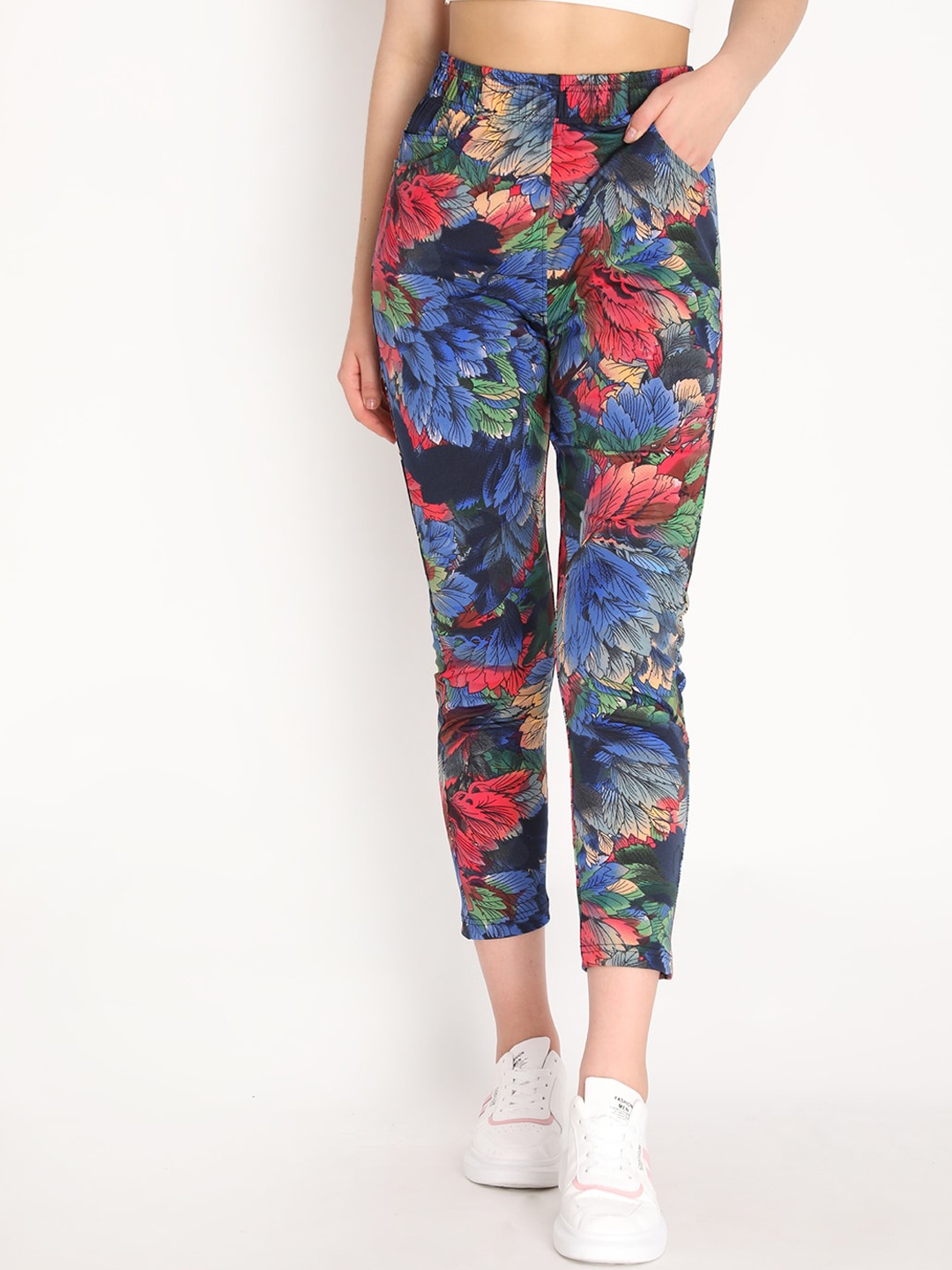 

CHKOKKO Women Blue & Red Floral Printed Cotton Track Pants