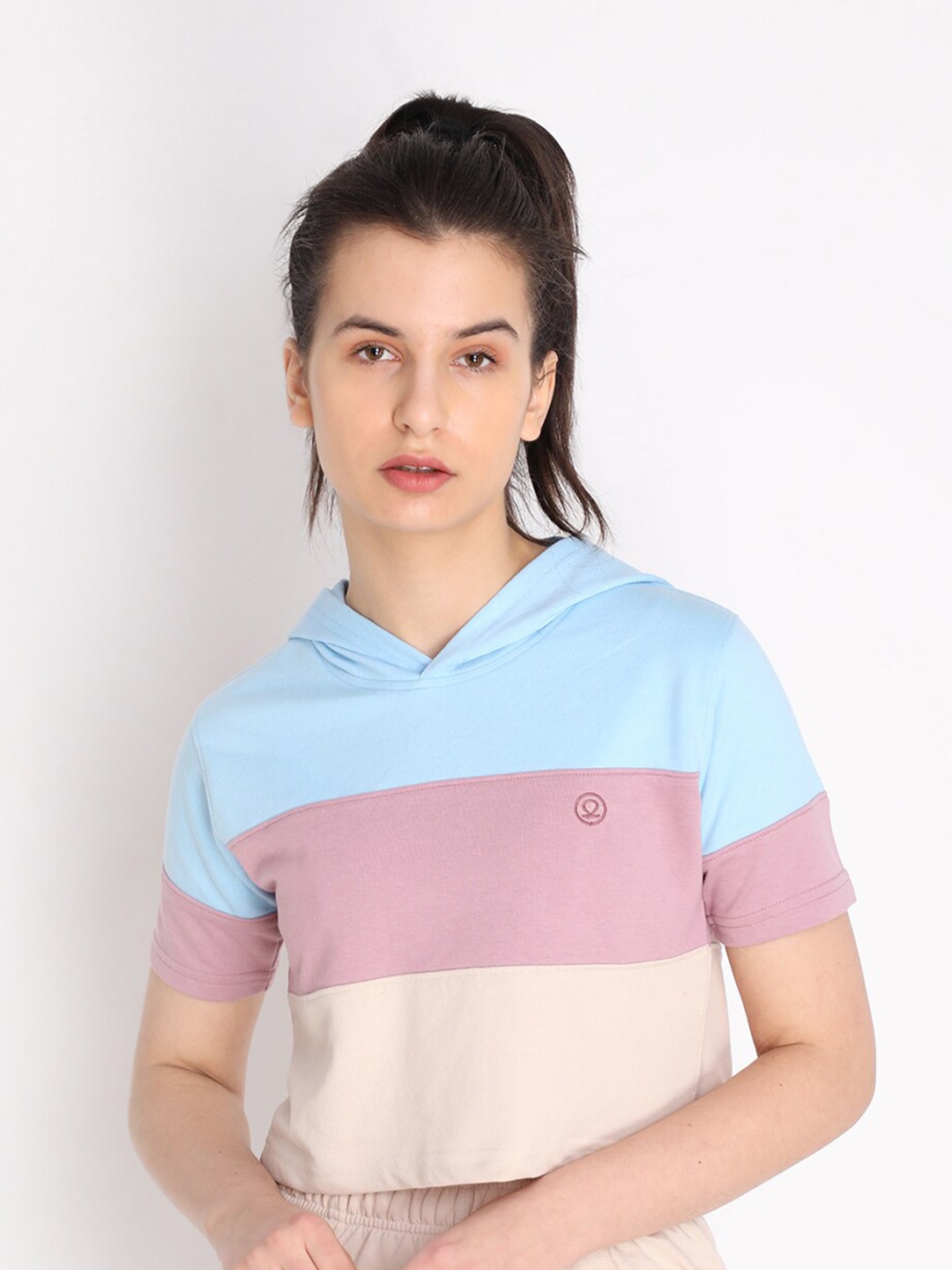 

CHKOKKO Blue & Pink Colourblocked Hooded Neck Crop Top