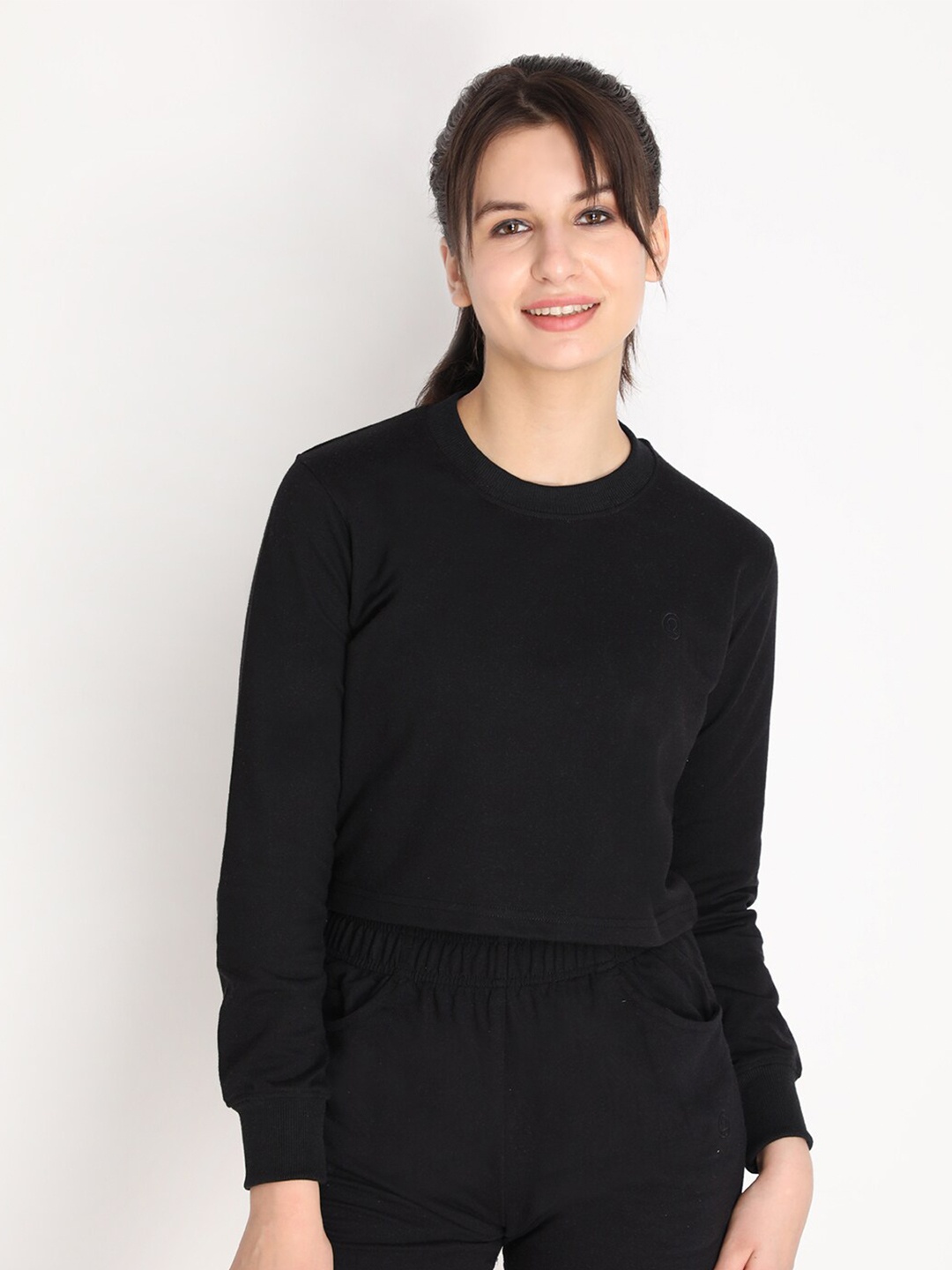

CHKOKKO Black Crop Top