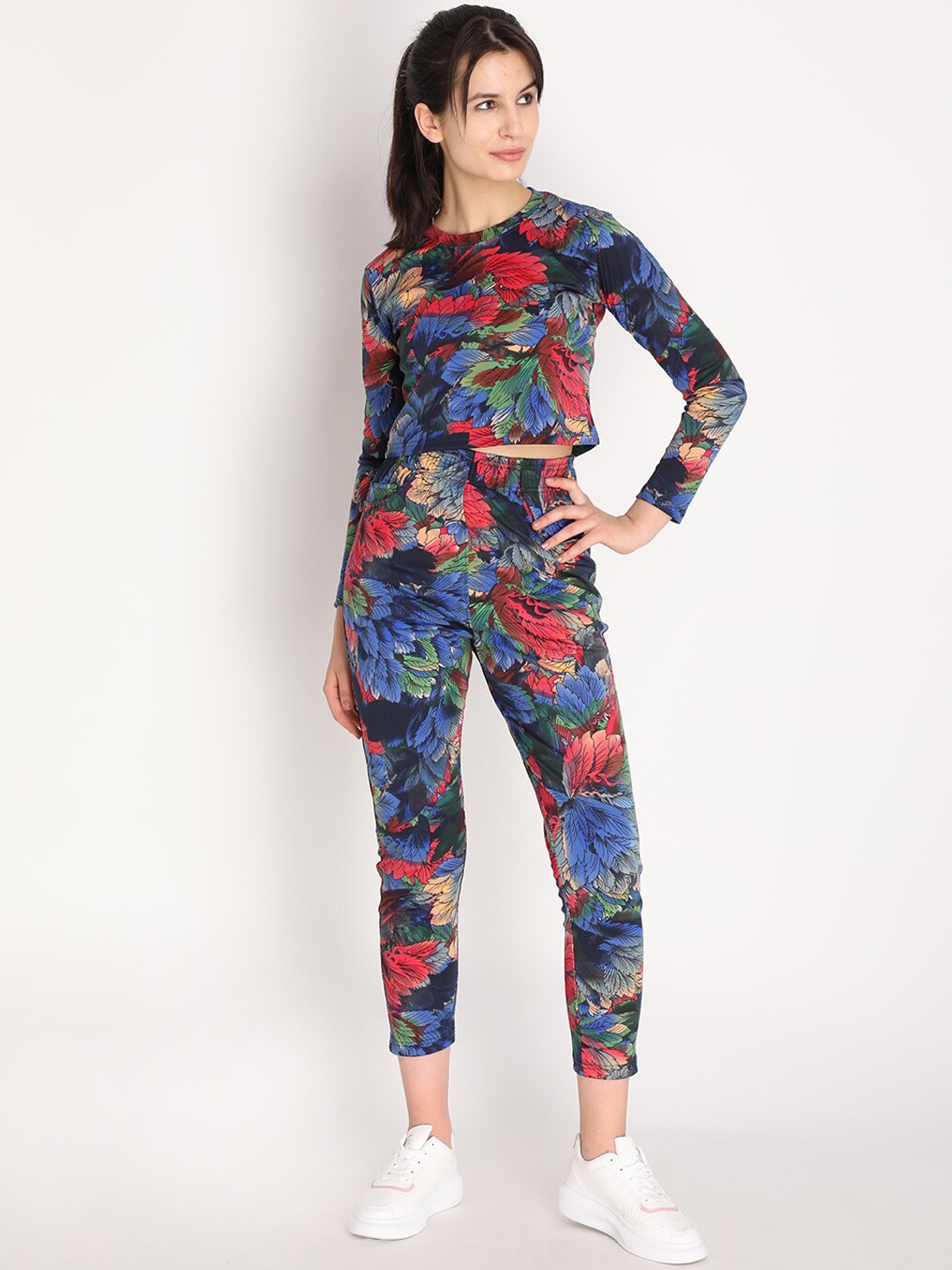 

Chkokko Women Multi-Coloured Printed Cropped T-shirt with Pyjamas