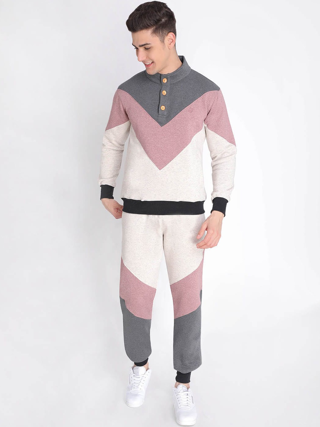 

Chkokko Men Grey & Off-White Colourblocked Cotton Fleece Winter Tracksuit