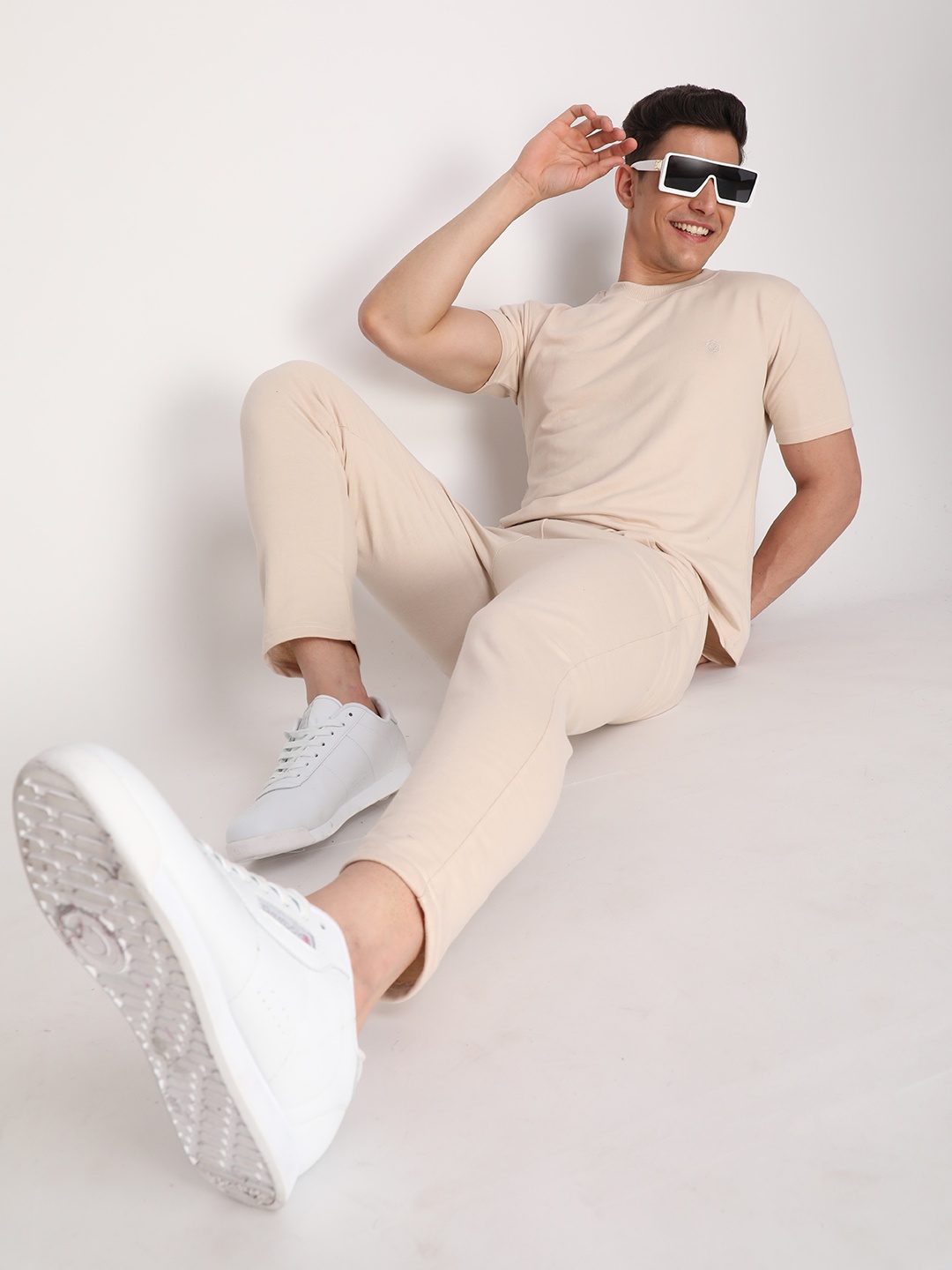 

CHKOKKO Men Beige Solid T-shirt & Trousers