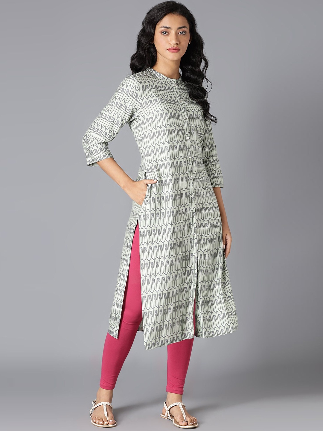 

W Women Green Geometric Printed Kurta