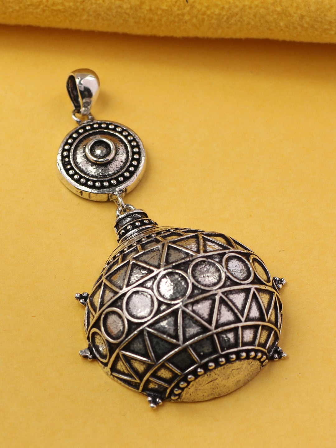 

Silgo Silver-Plated Brass Pendant Without Chain