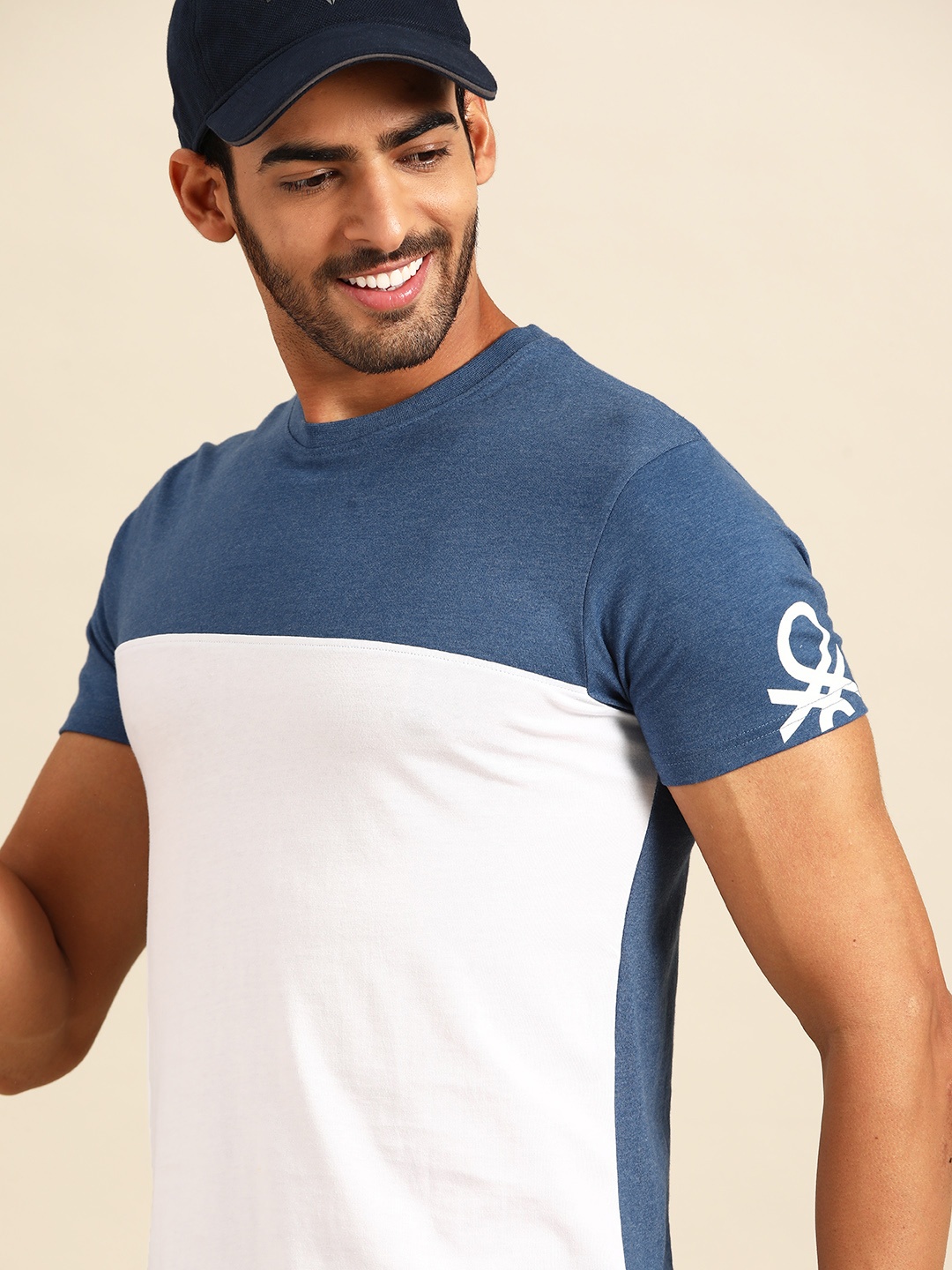

United Colors of Benetton Men White & Blue Colourblocked T-shirt