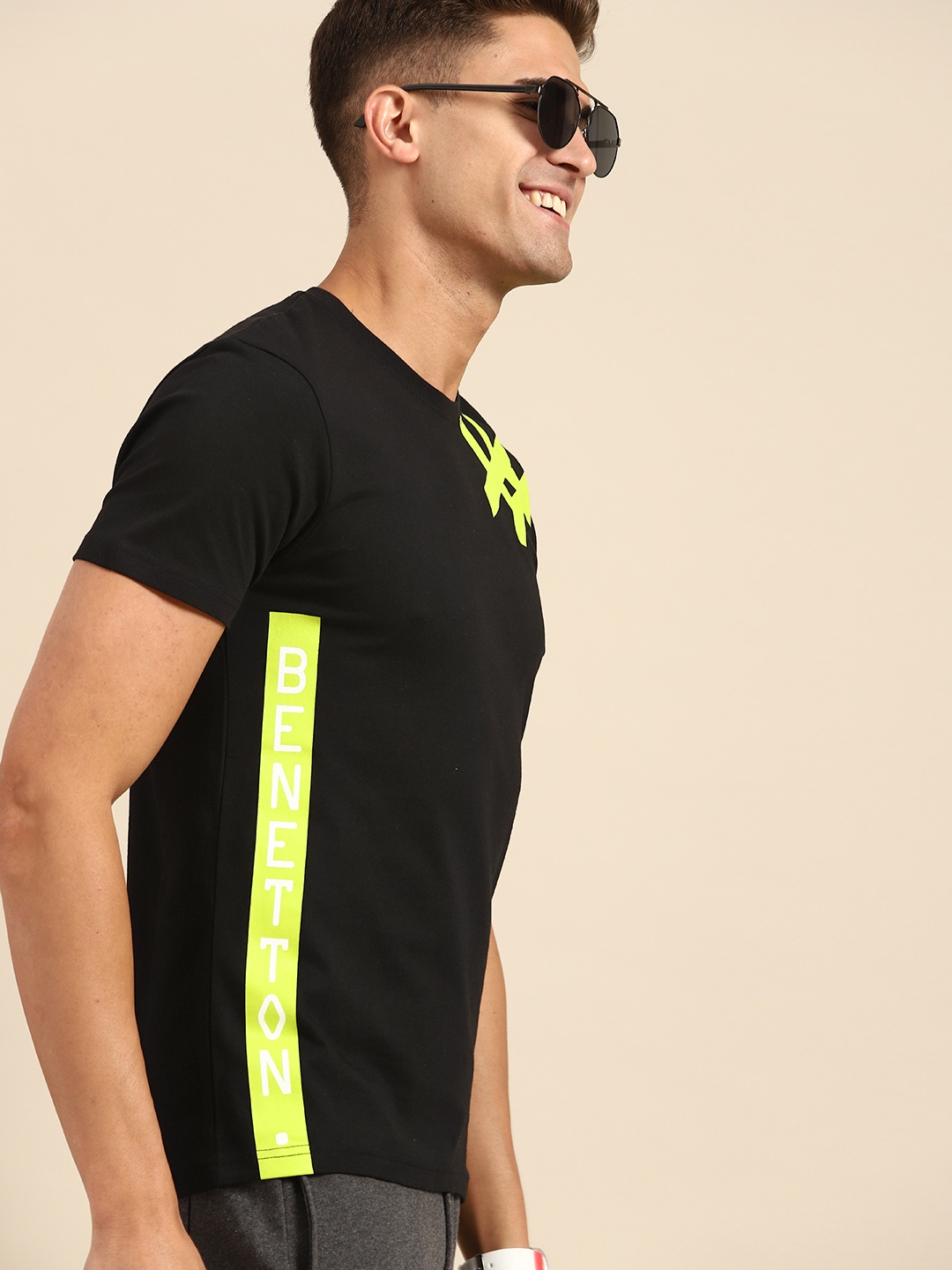 

United Colors of Benetton Men Black & Yellow Brand Logo Printed Pure Cotton T-shirt