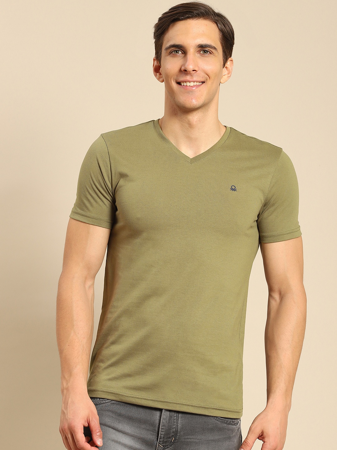 

United Colors of Benetton Men Olive Green V-Neck T-shirt