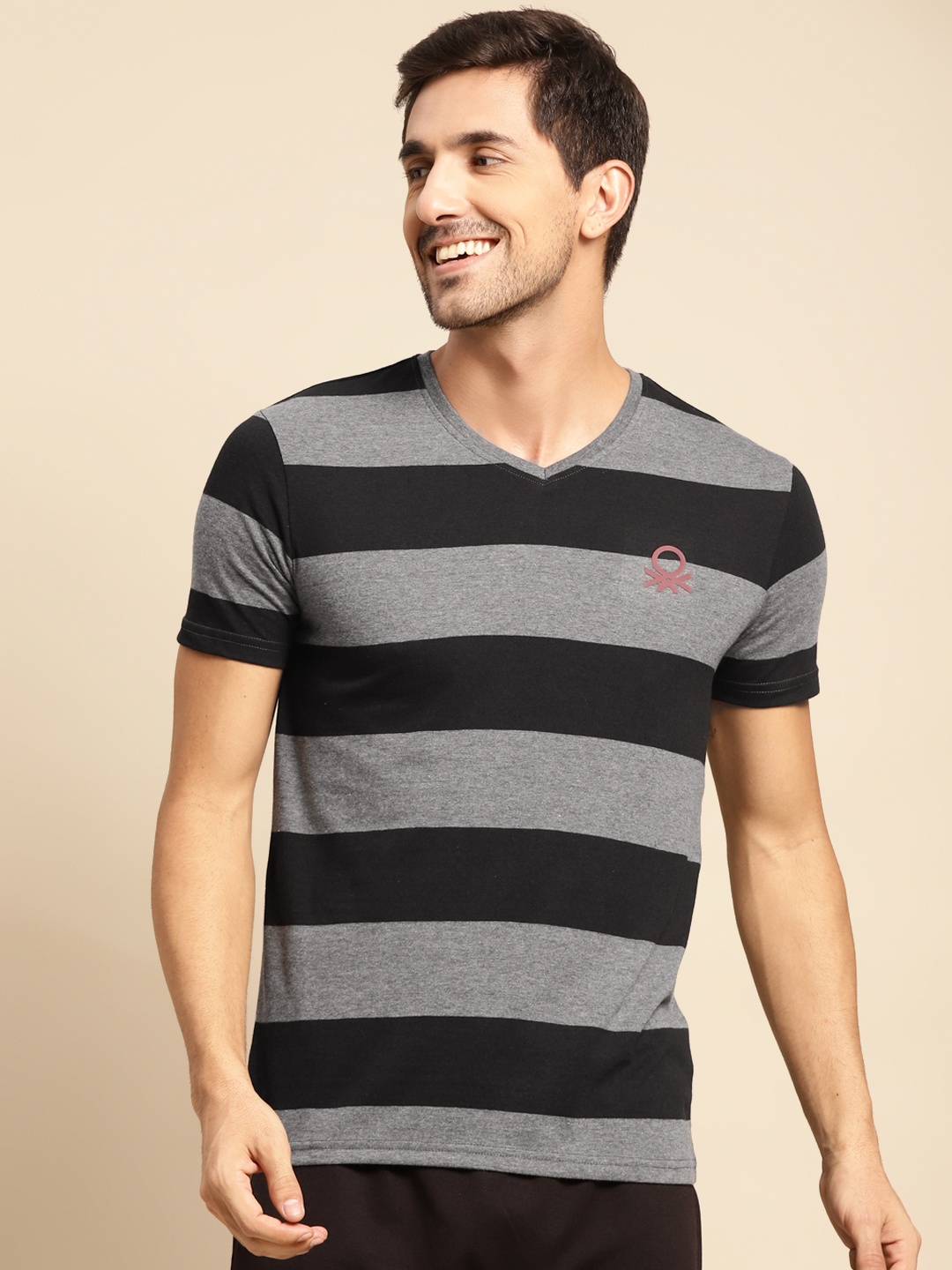 

United Colors of Benetton Men Black & Grey Melange Striped V-Neck T-shirt
