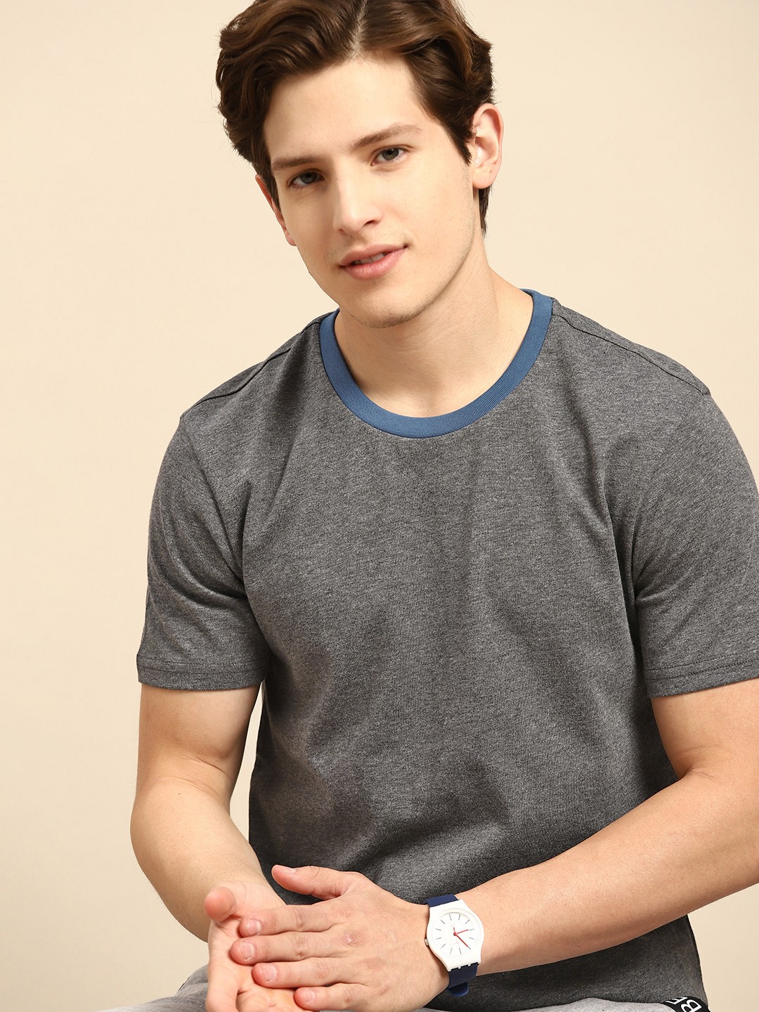 

United Colors of Benetton Men Charcoal Grey Solid T-shirt