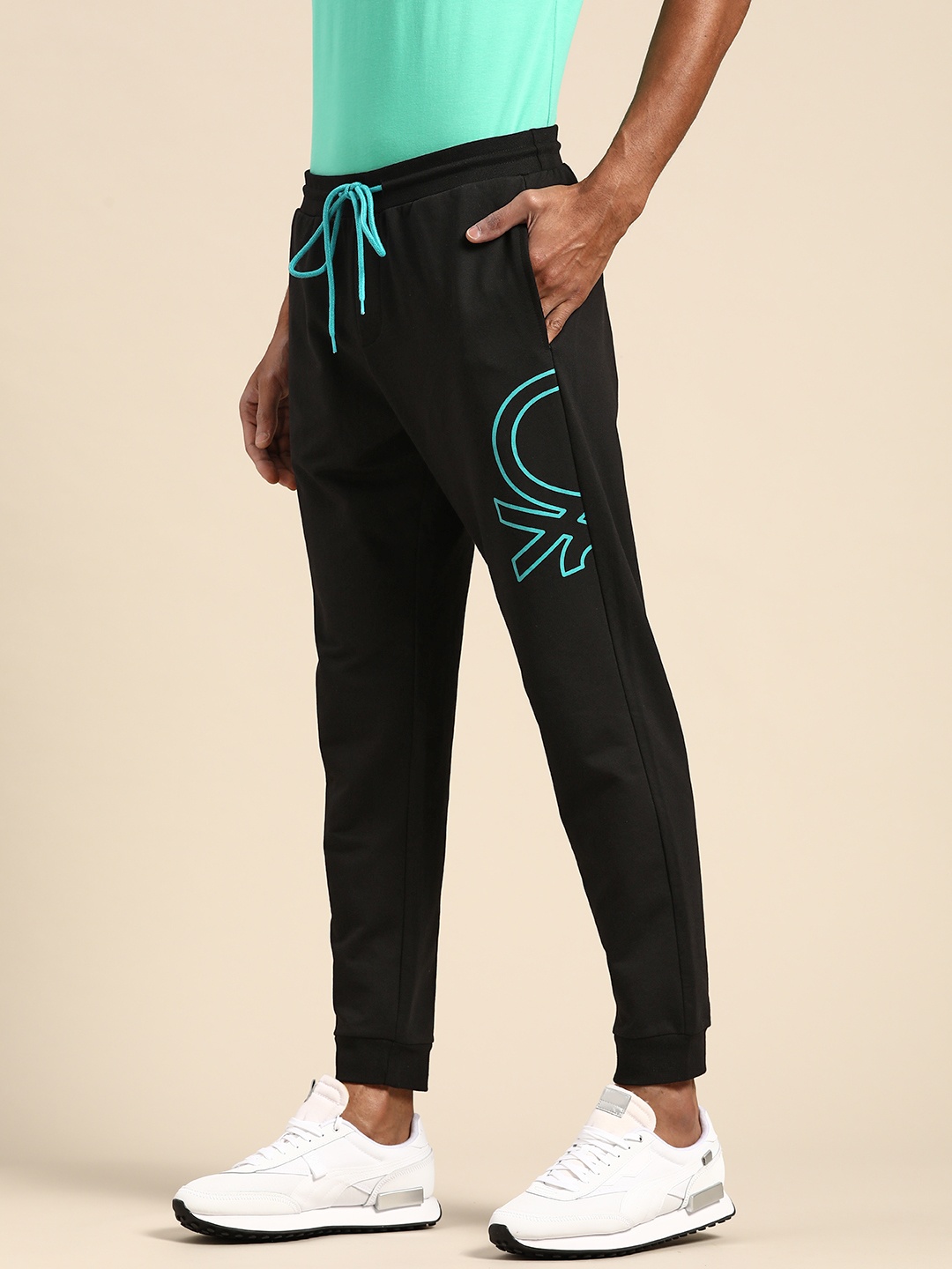 

United Colors of Benetton Men Black Brand Logo Printed Joggers