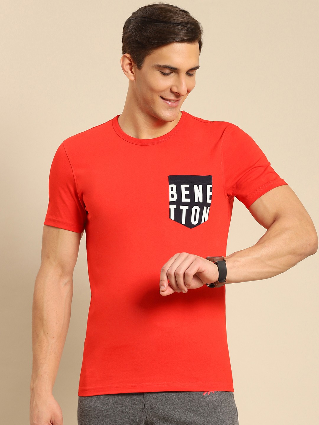 

United Colors of Benetton Men Red & Navy Blue Typography Printed T-shirt