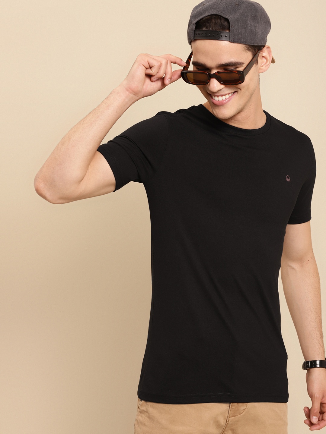 

United Colors of Benetton Men Black Solid T-shirt