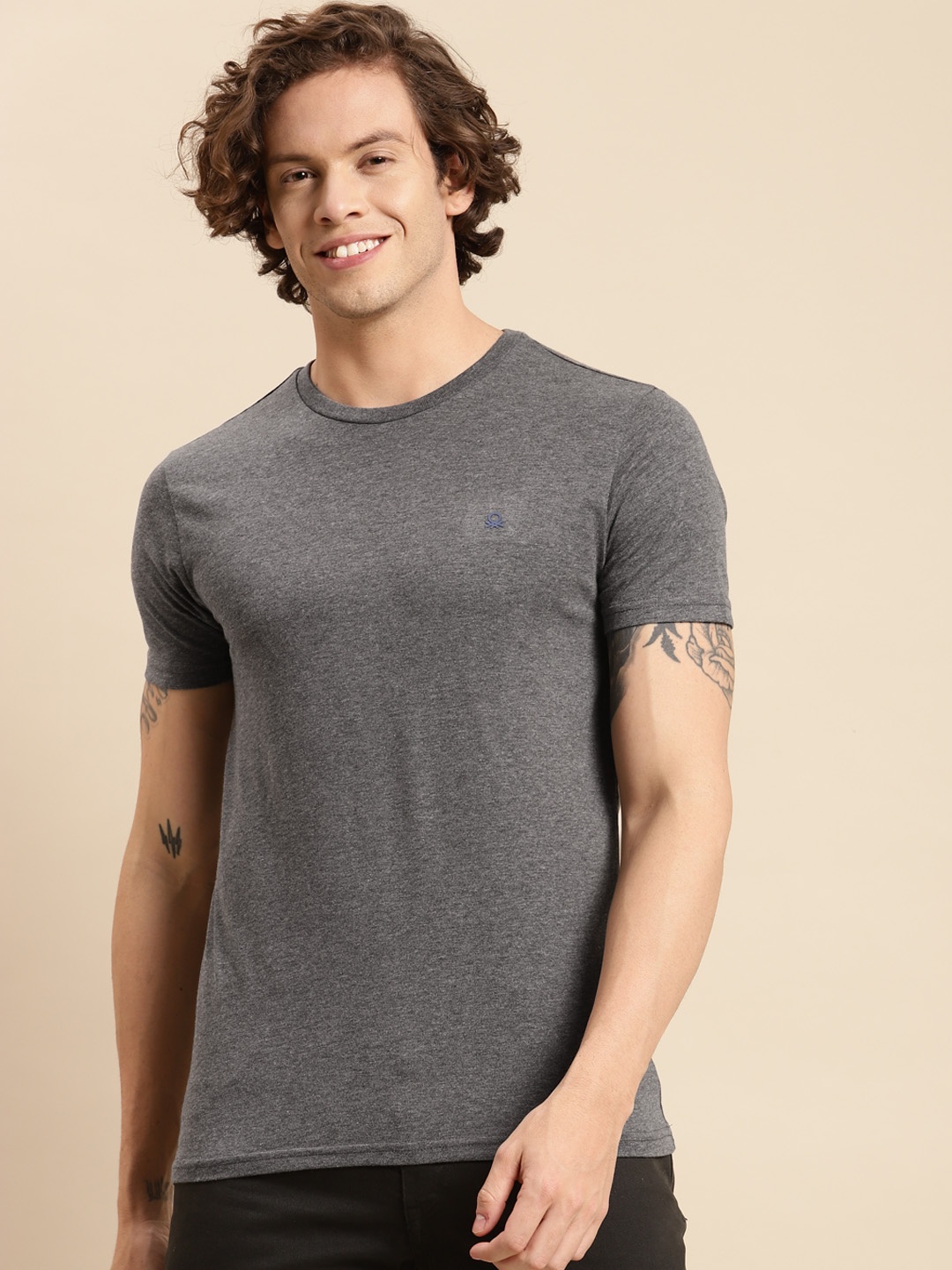 

United Colors of Benetton Men Charcoal Grey Round Neck T-shirt
