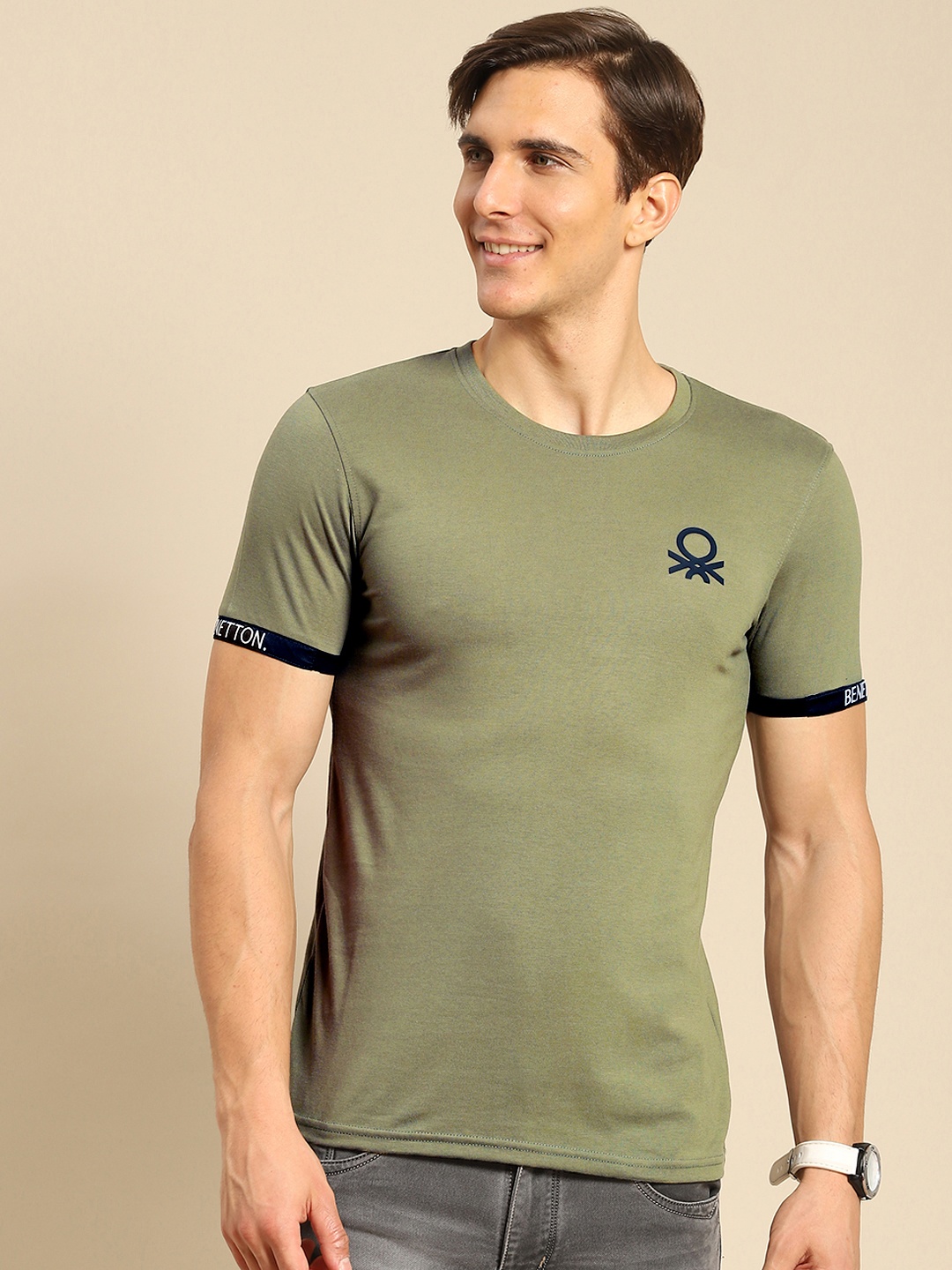 

United Colors of Benetton Men Olive Green Solid T-shirt