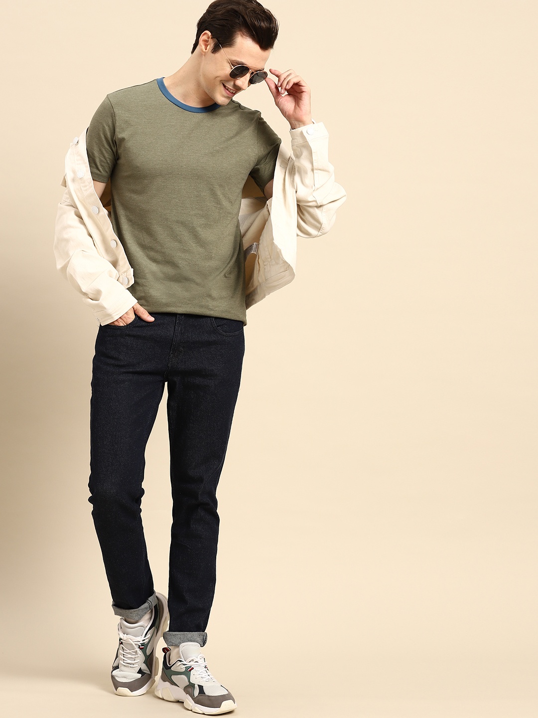 

United Colors of Benetton Men Olive Green Solid T-shirt