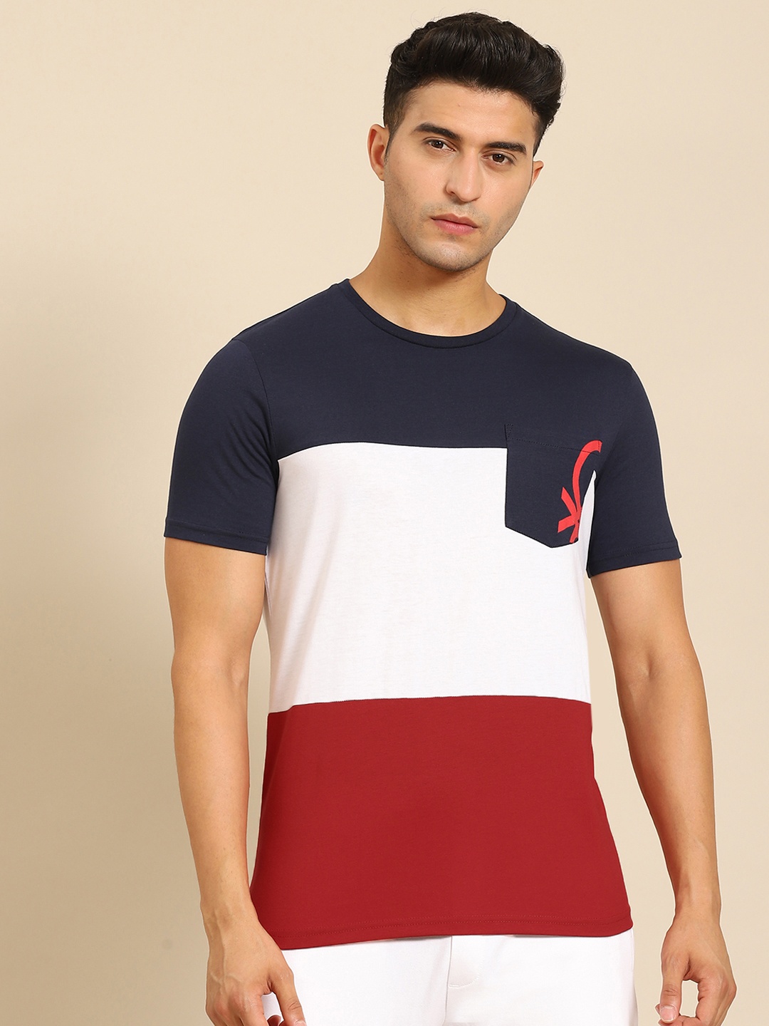 

United Colors of Benetton Men White & Navy Blue Colourblocked T-shirt