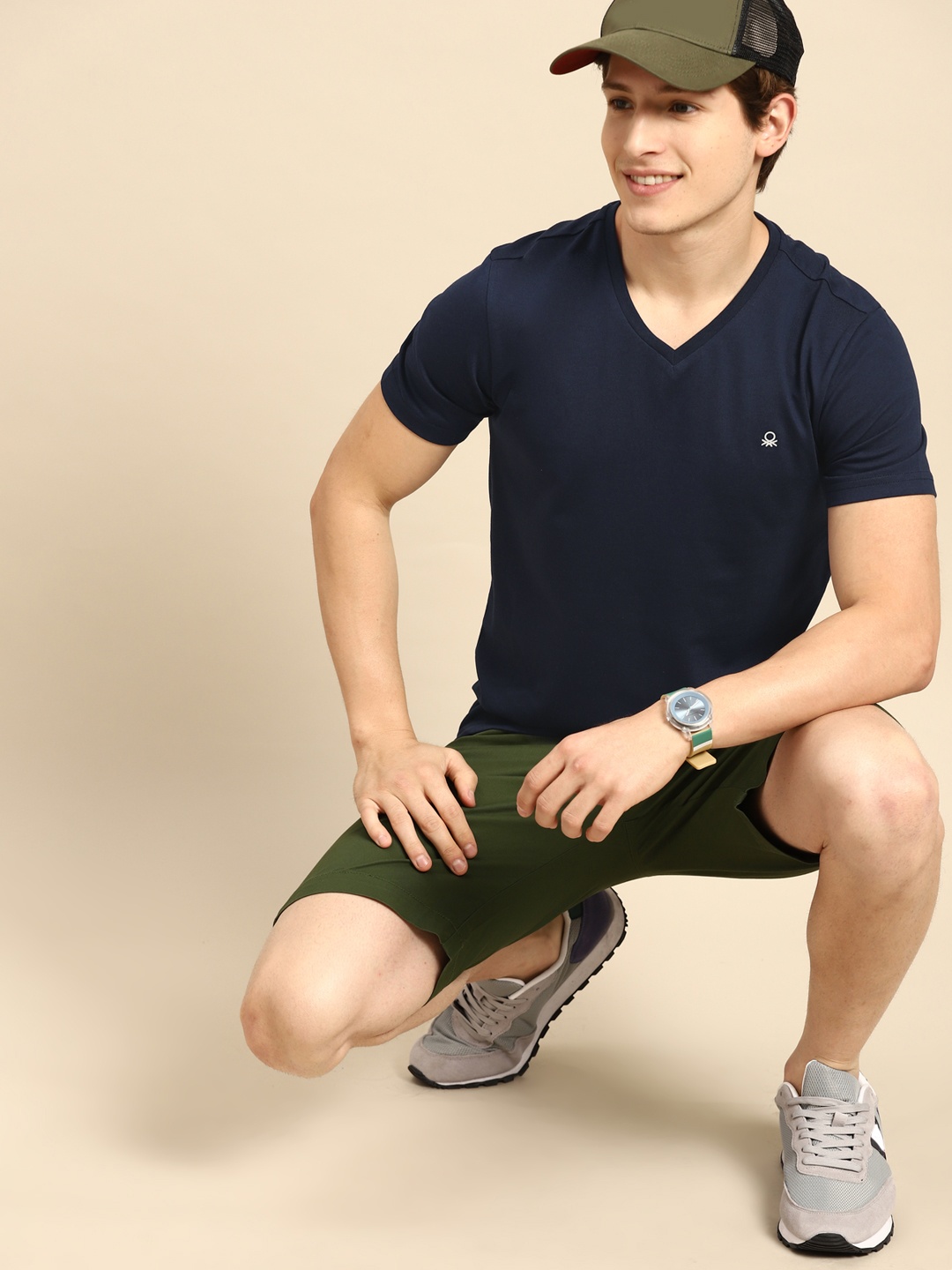 

United Colors of Benetton Men Navy Blue Solid V-Neck T-shirt