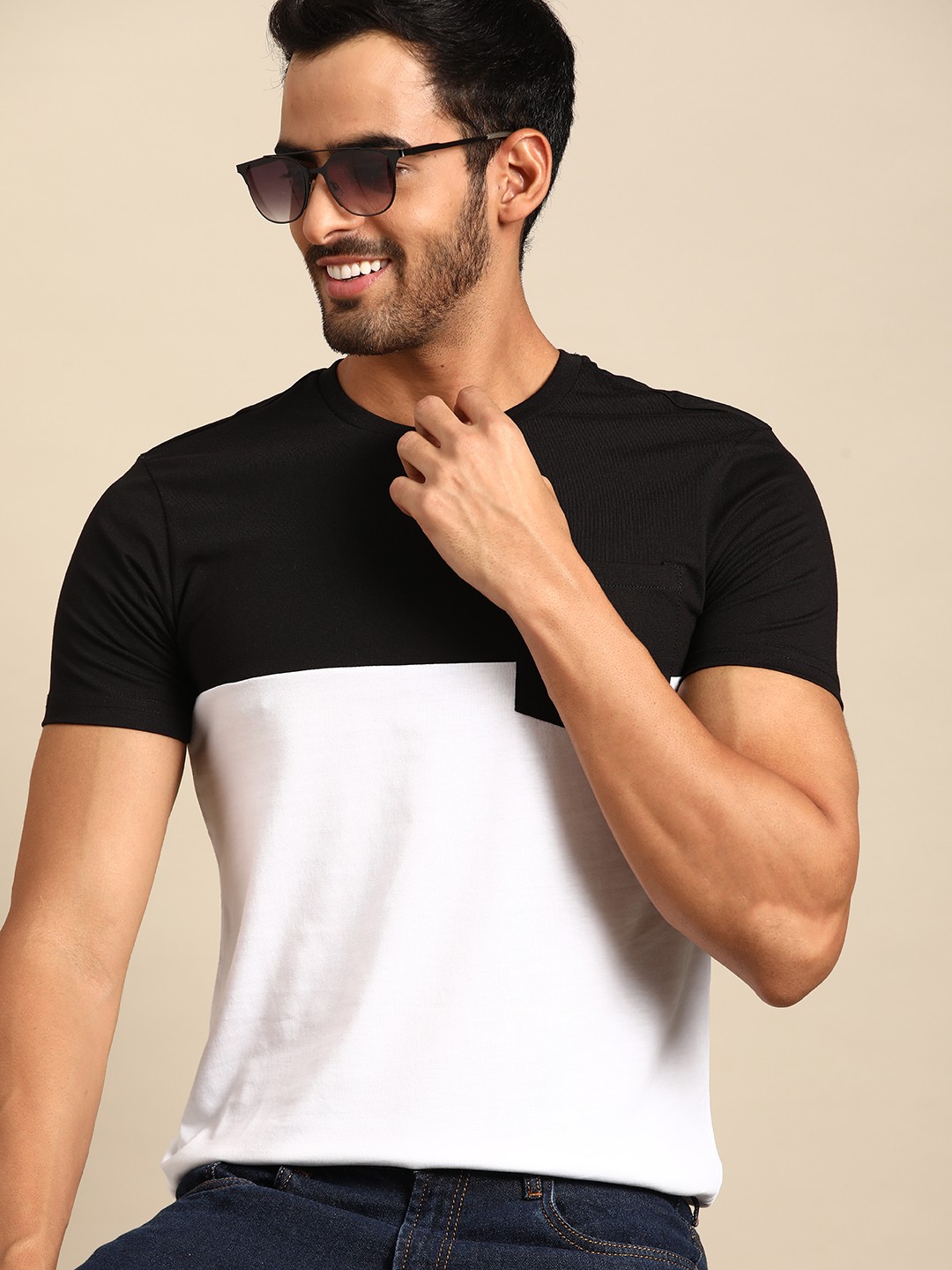 

United Colors of Benetton Men Black & White Colourblocked T-shirt