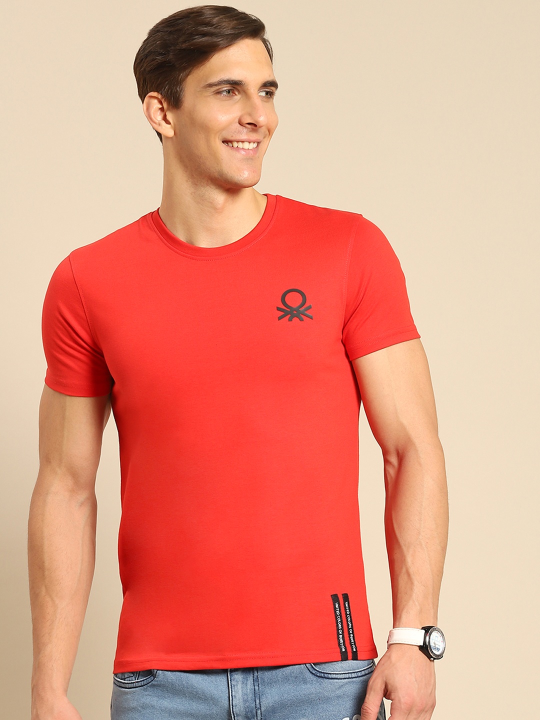 

United Colors of Benetton Men Red Solid Brand Logo Detail T-shirt