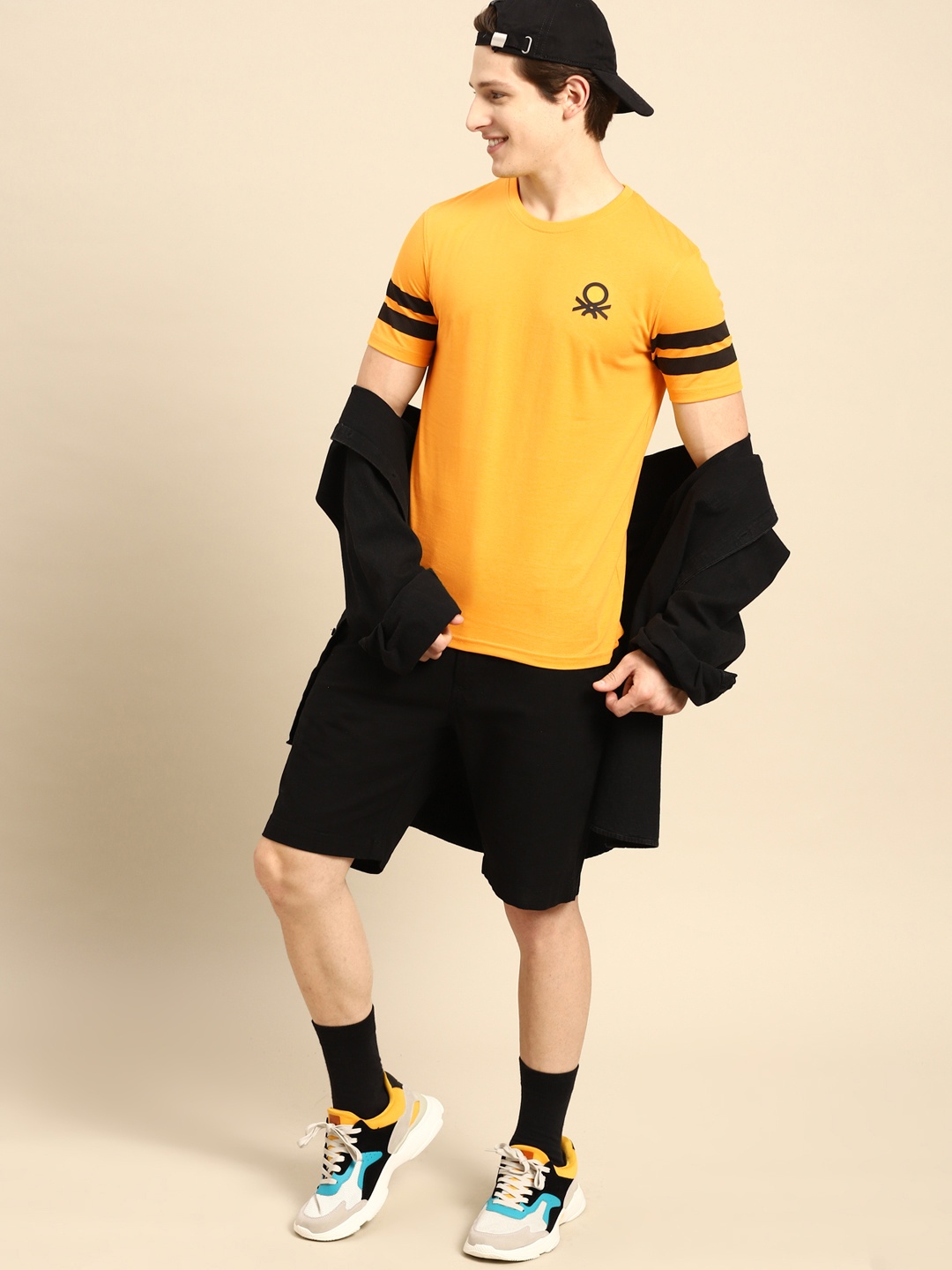 

United Colors of Benetton Men Yellow & Black Solid T-shirt