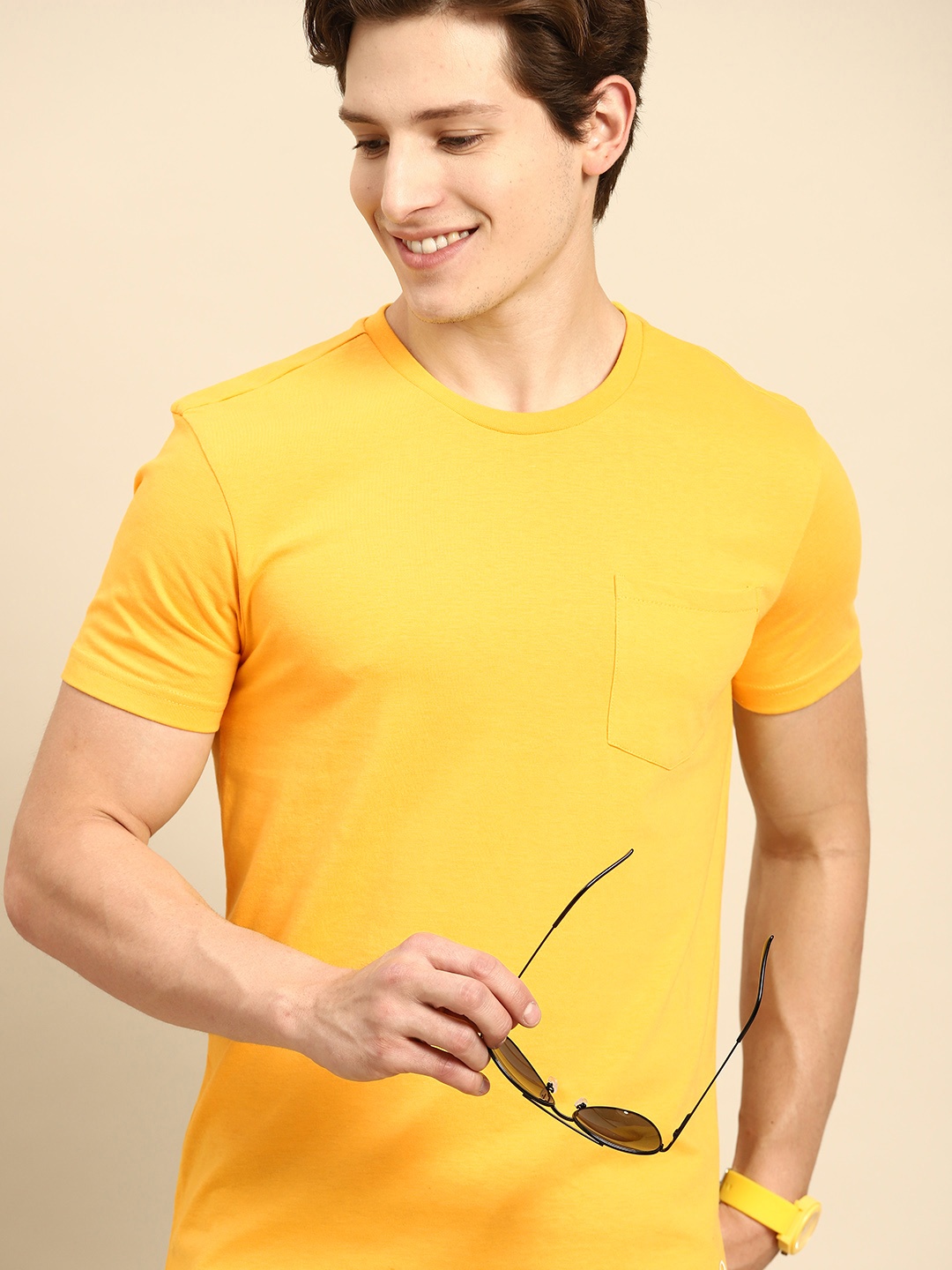 

United Colors of Benetton Men Yellow Solid T-shirt
