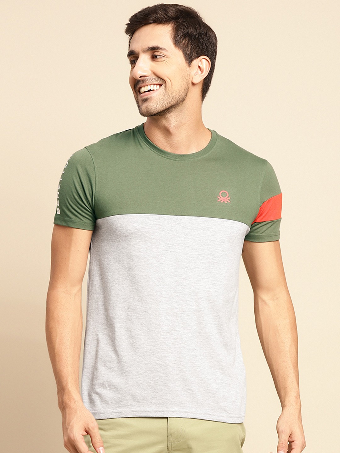 

United Colors of Benetton Men Olive Green & Grey Melange Colourblocked T-shirt
