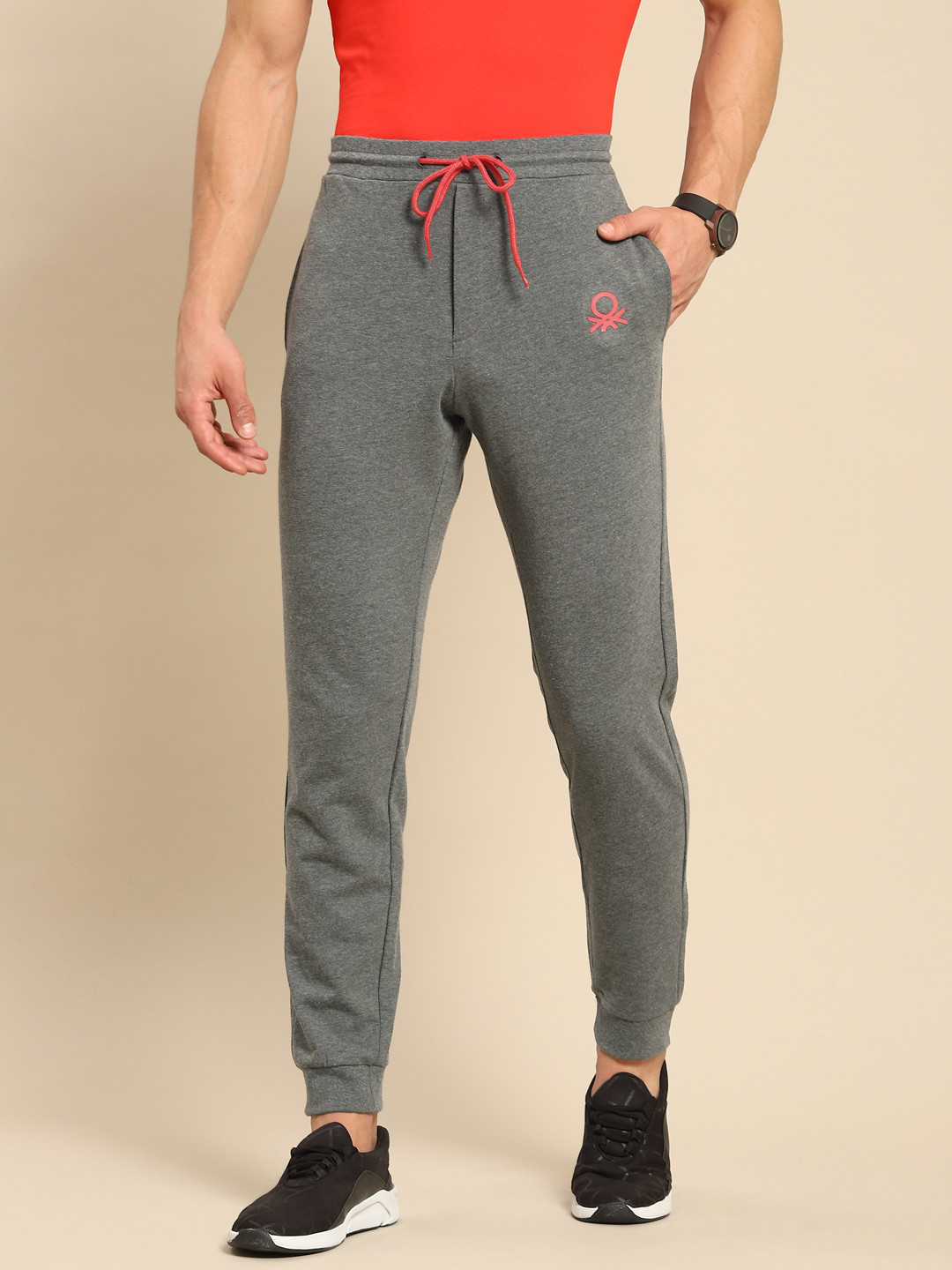 

United Colors of Benetton Men Charcoal Solid Joggers