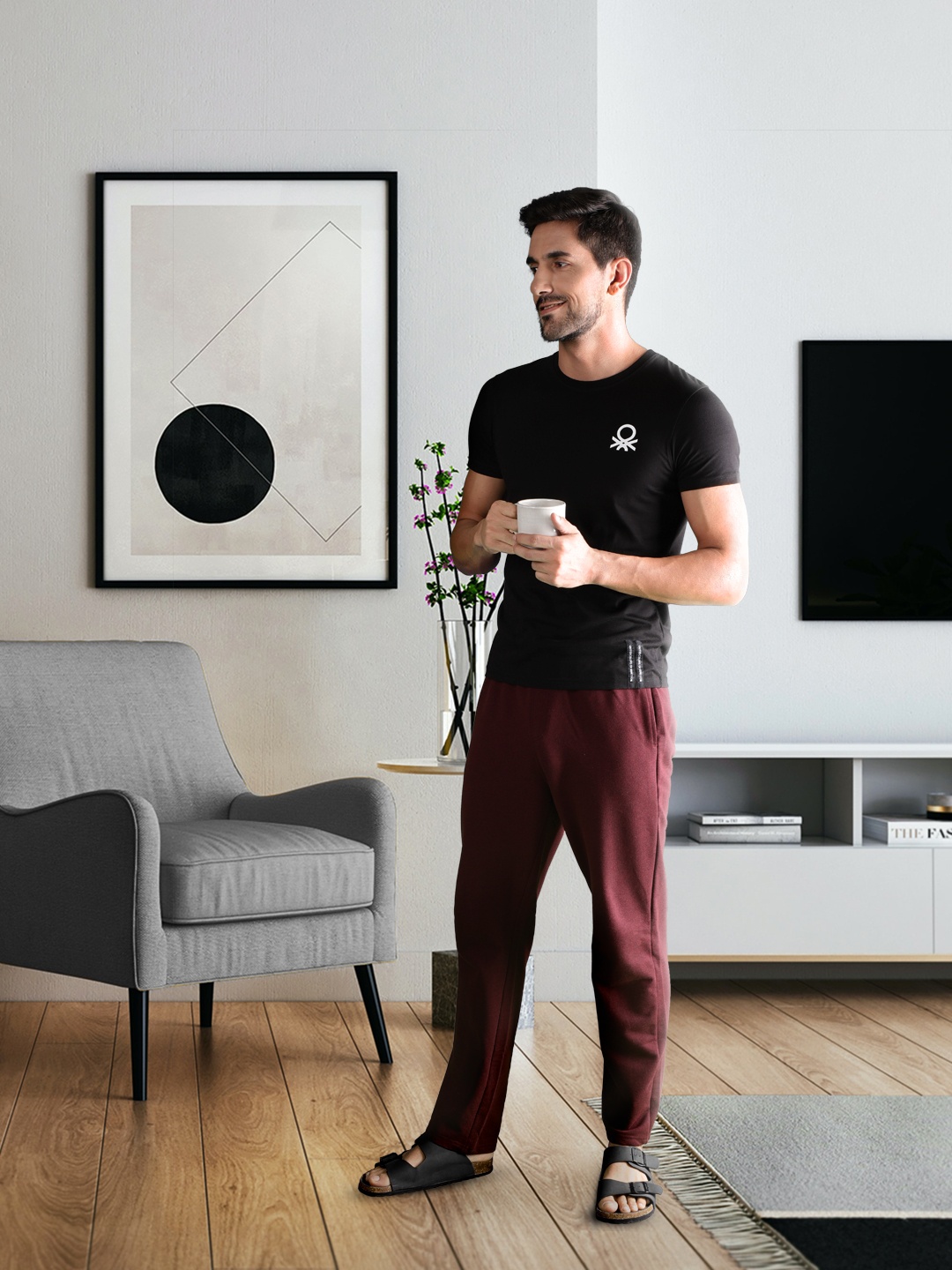 

United Colors of Benetton Men Black T-shirt