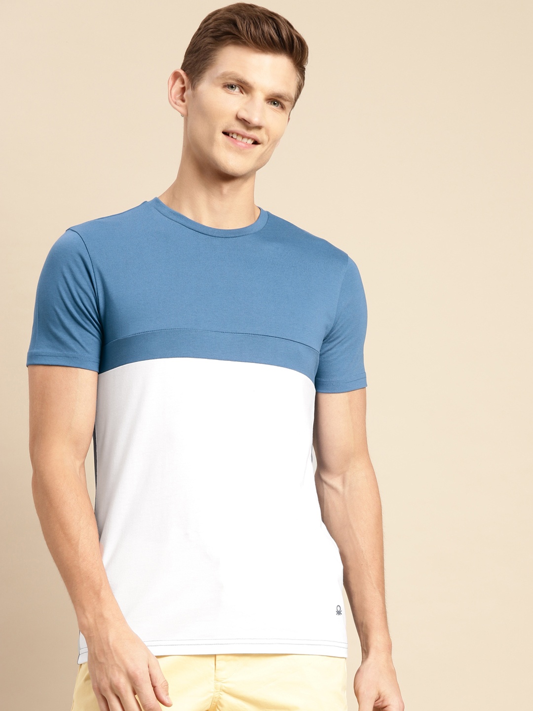 

United Colors of Benetton Men White & Blue Colourblocked T-shirt