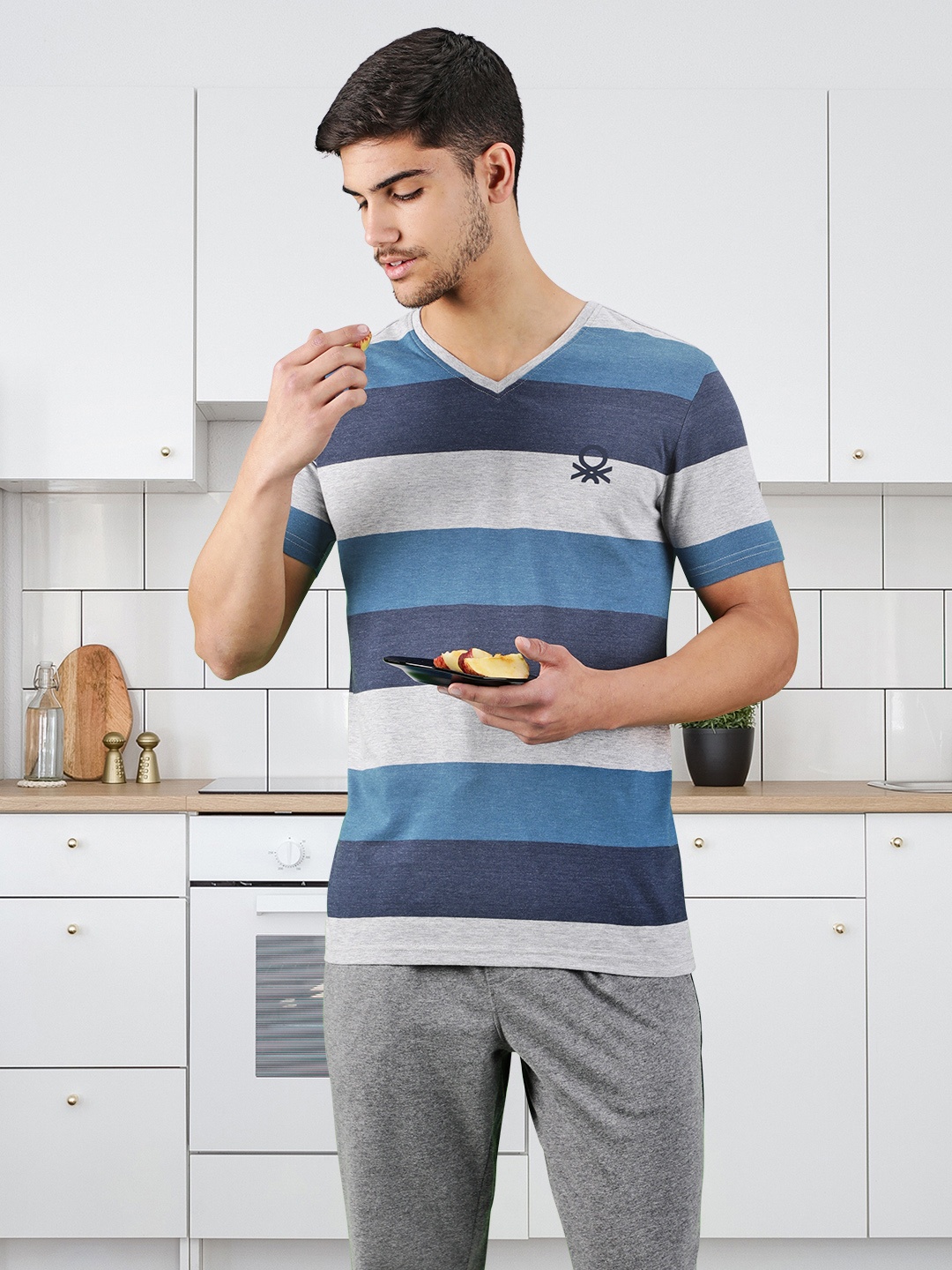 

United Colors of Benetton Men Blue & Grey Melange Striped V-Neck T-shirt